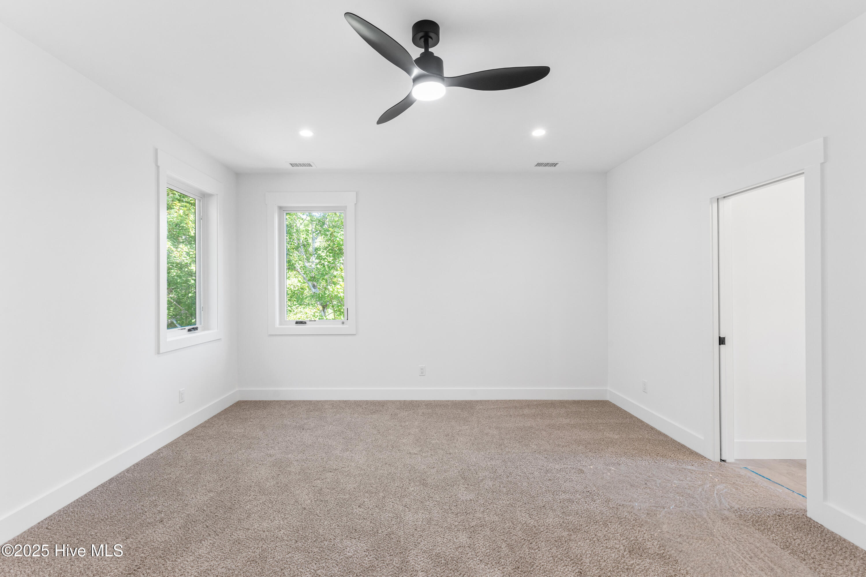 100535066 | Photo 31