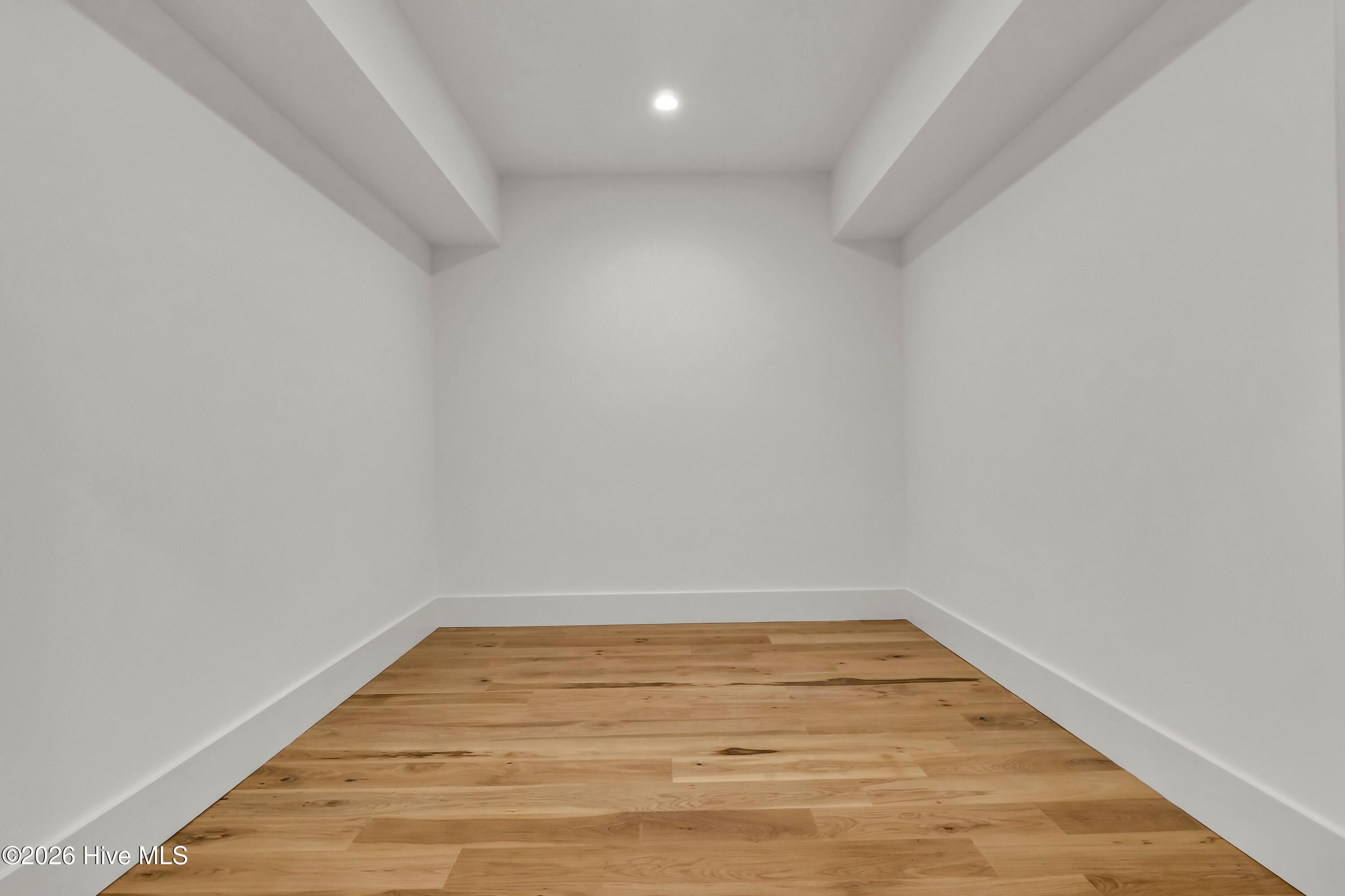 100553648 | Photo 55