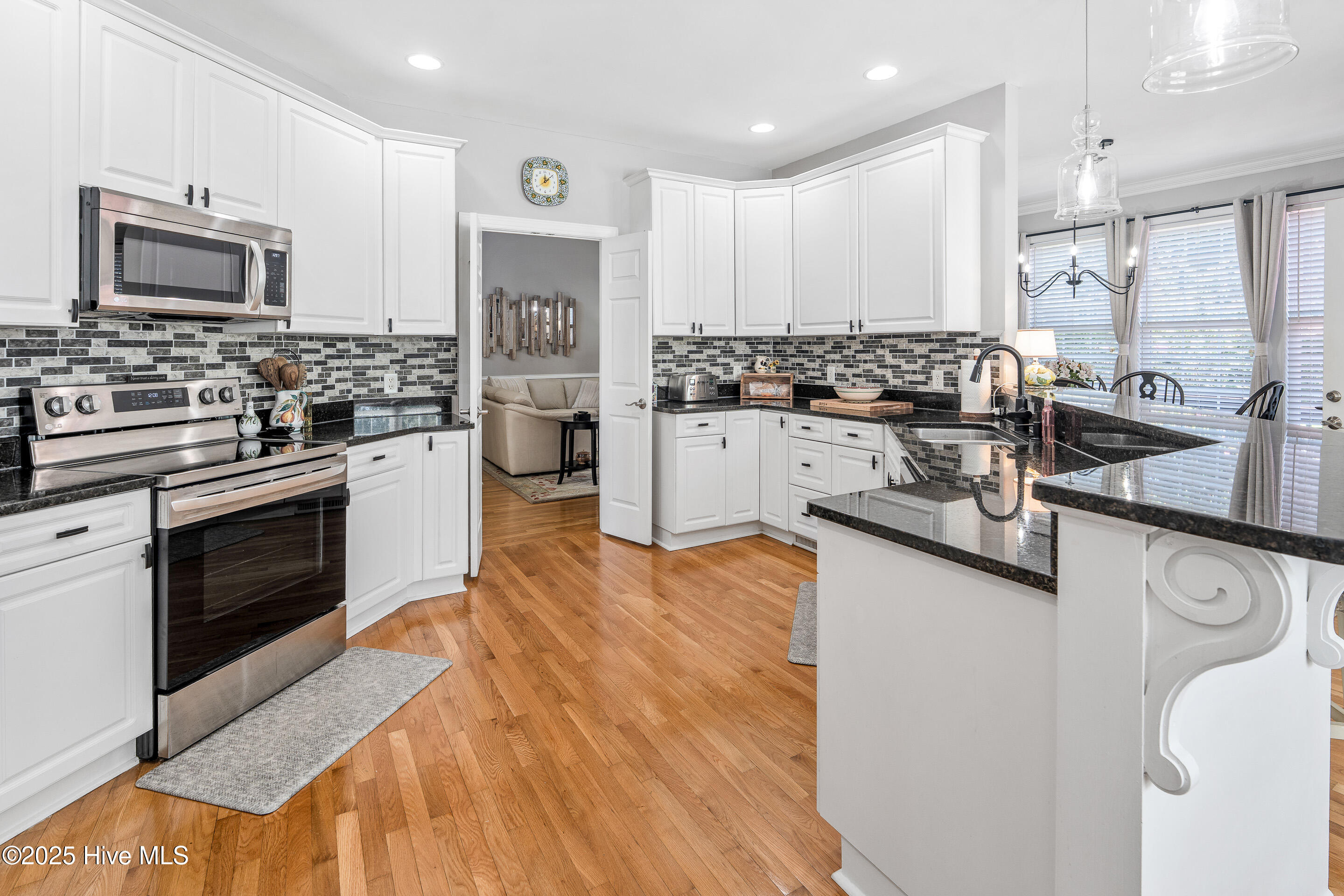 100528274 | Photo 13