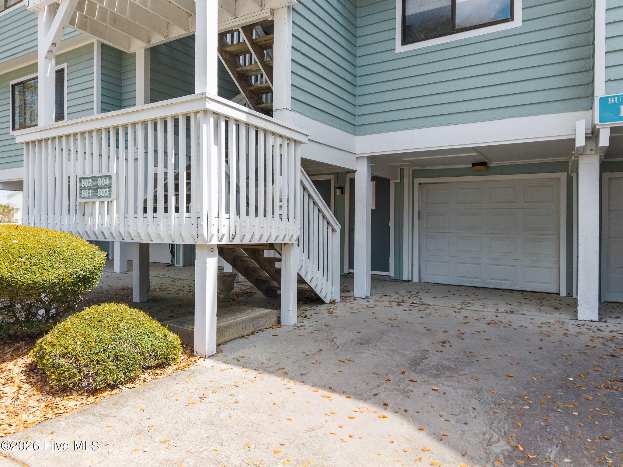 100563090 | Photo 35