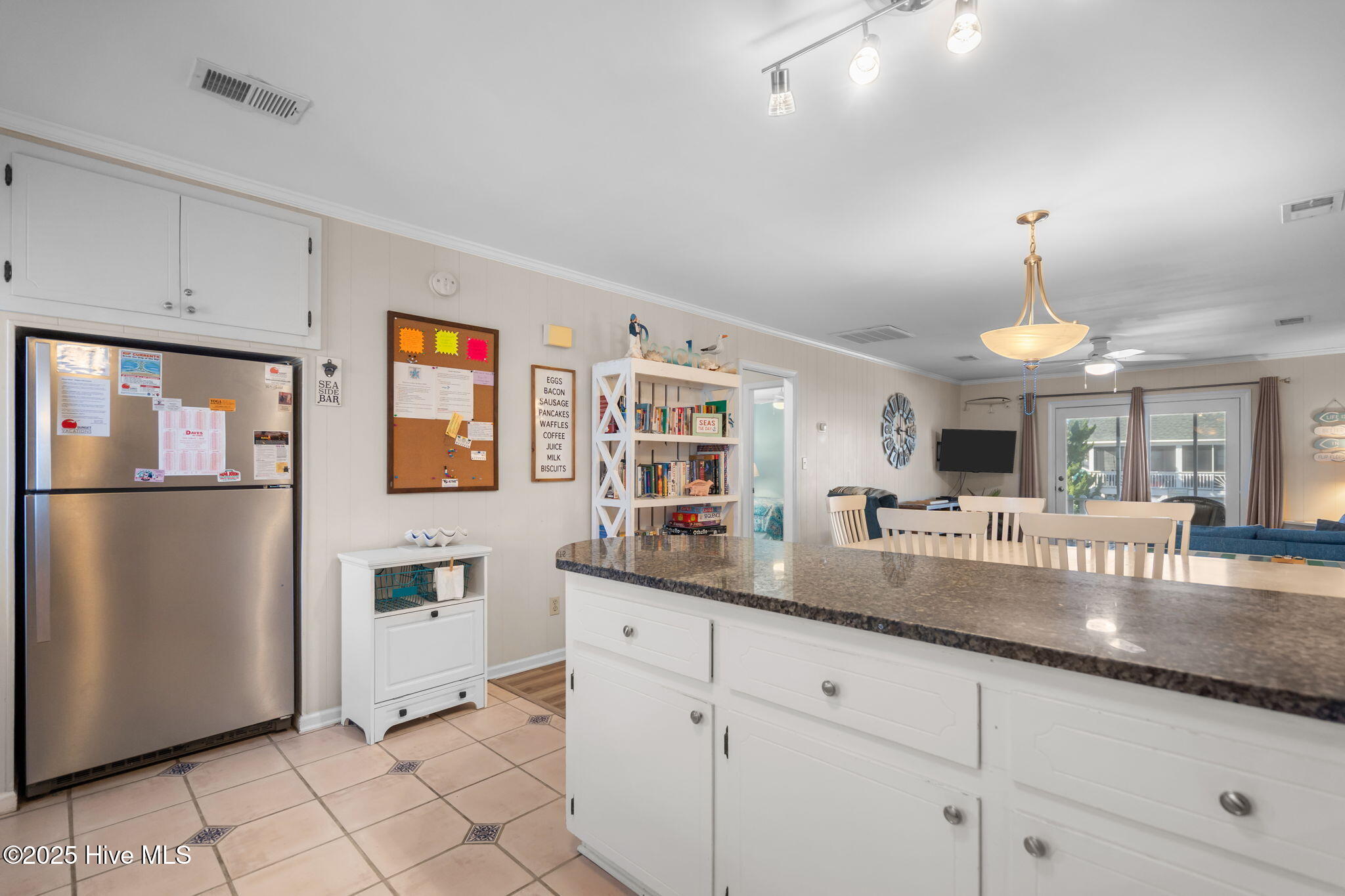 100537685 | Photo 18