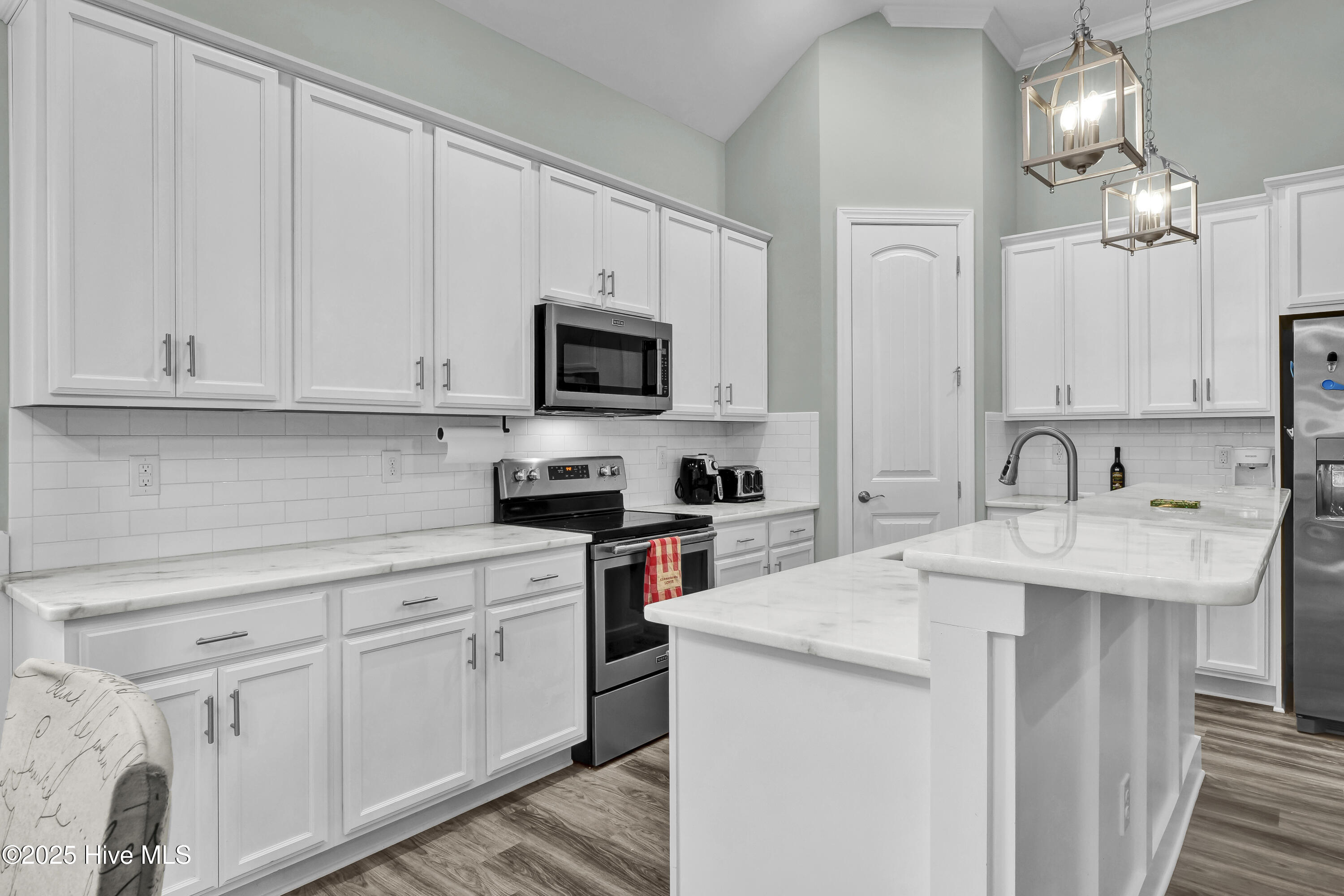 100534693 | Photo 10