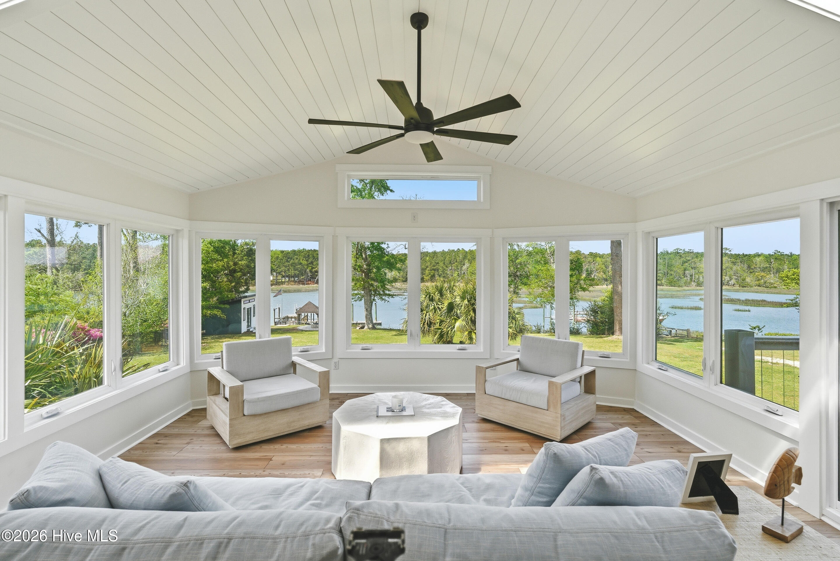 100556349 | Photo 10