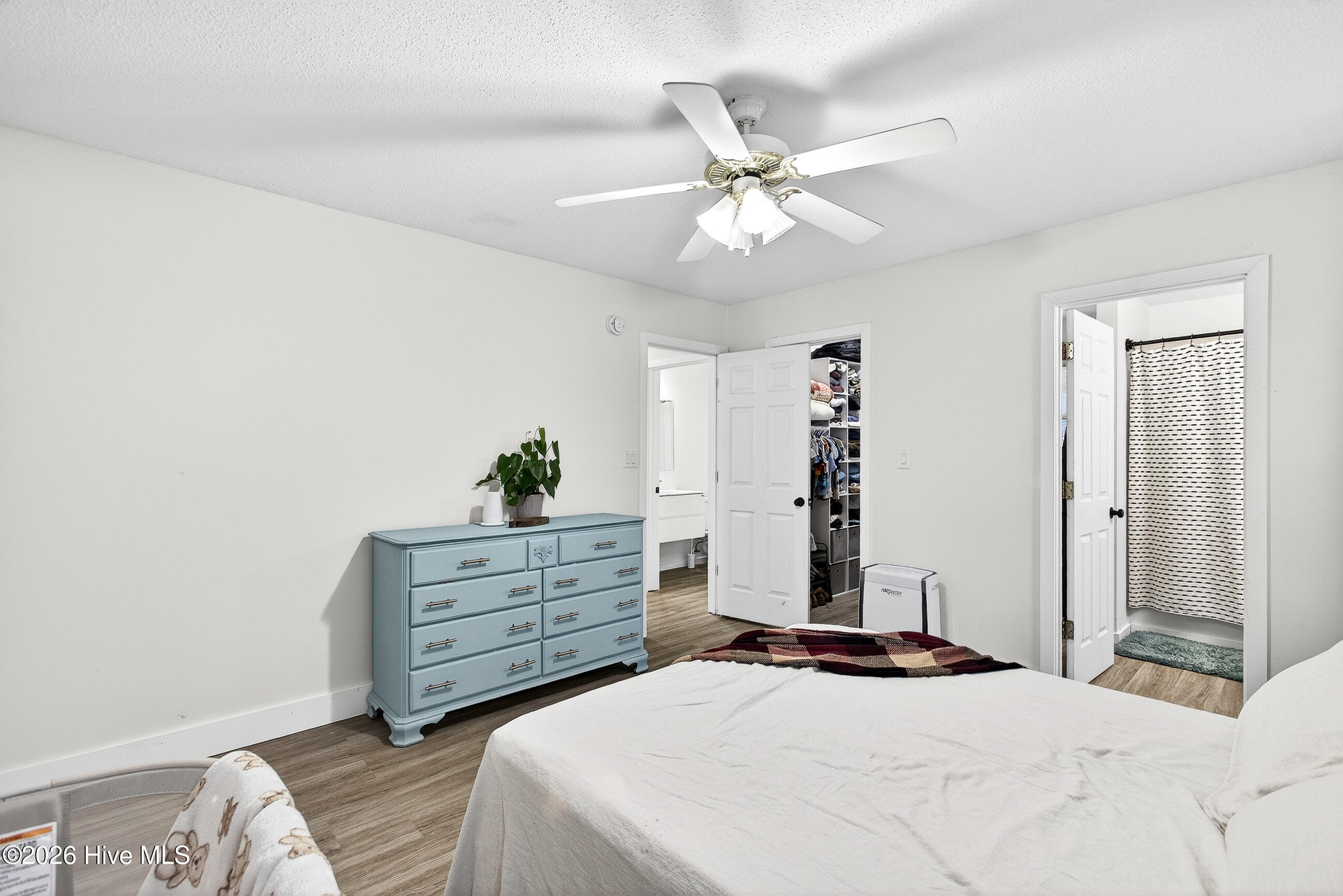 100548715 | Photo 14