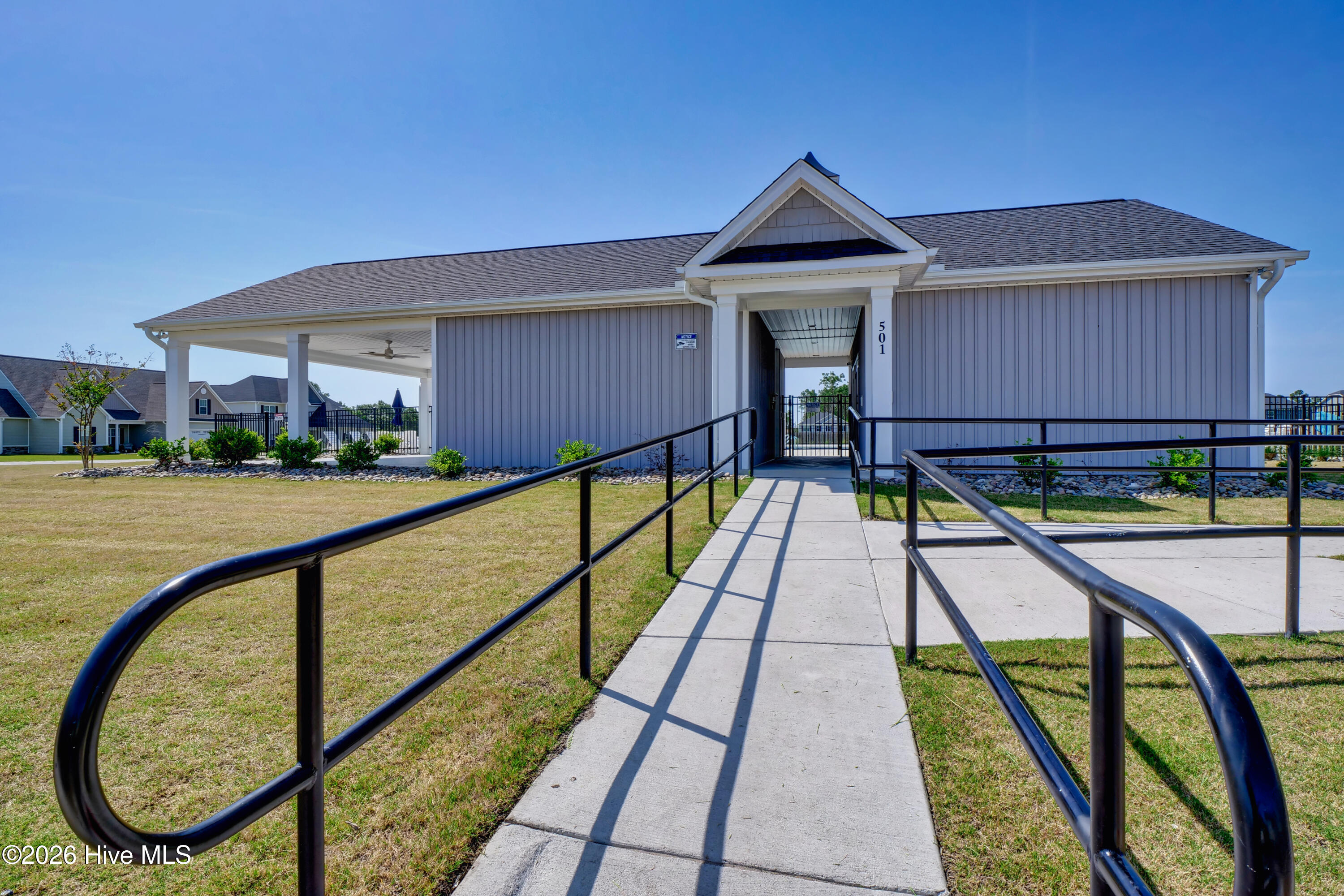 100550912 | Photo 33