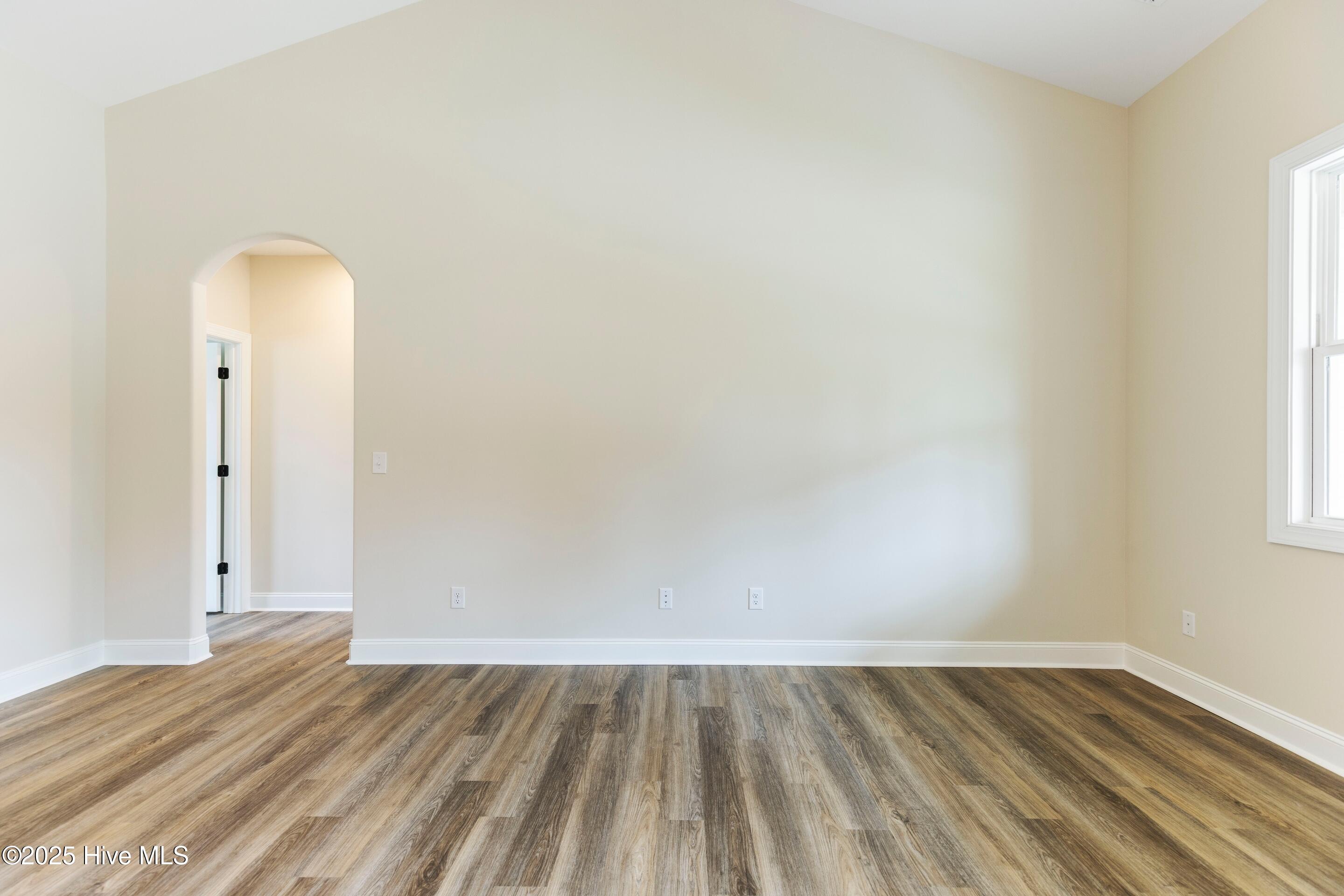 100545595 | Photo 13