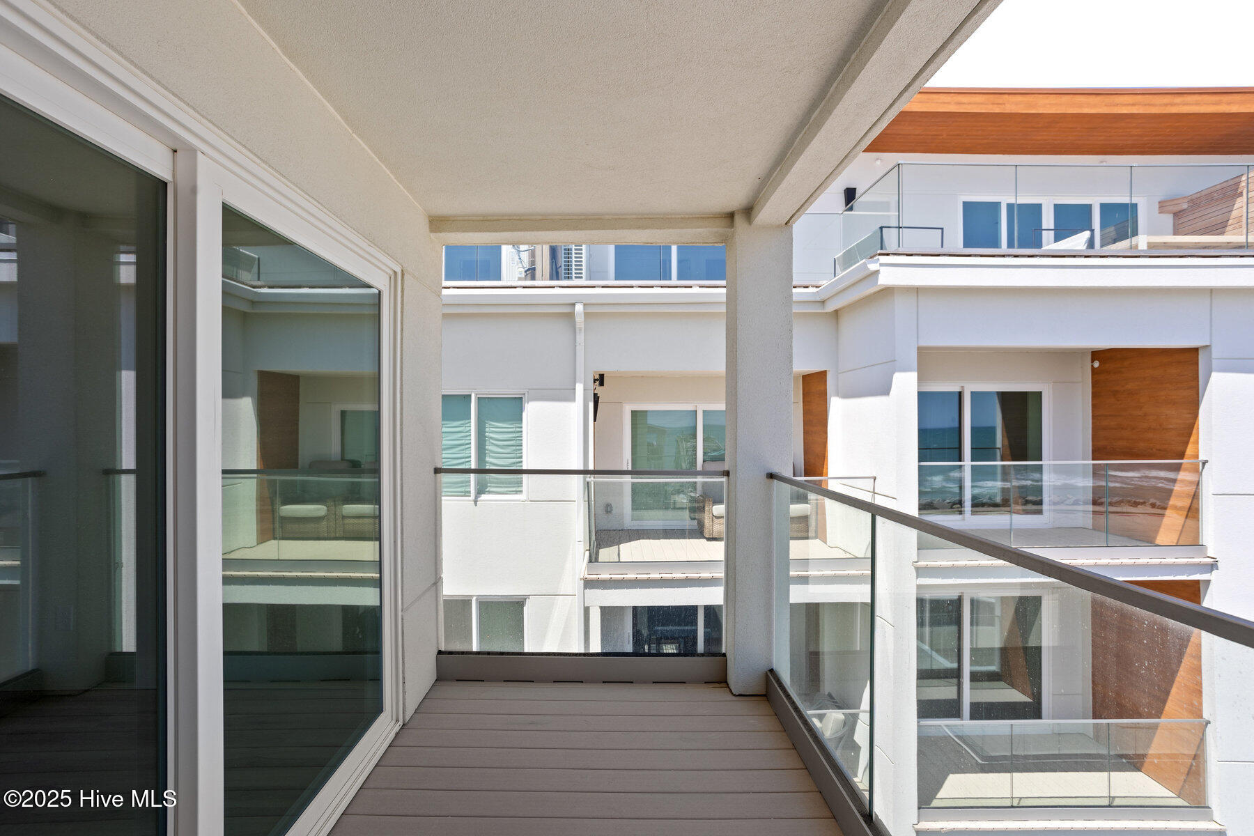 100510467 | Photo 13