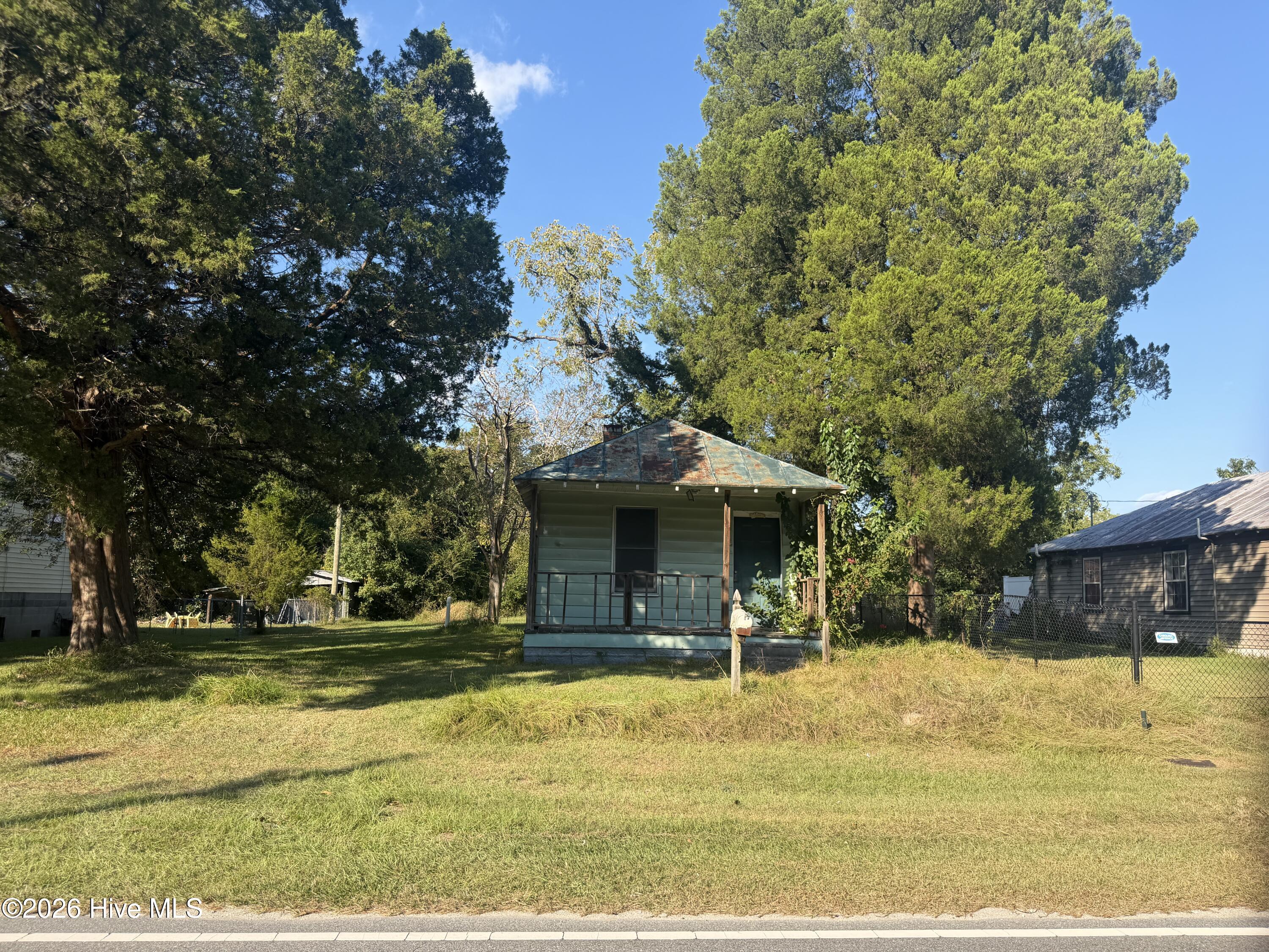 Photo 1 of Single family home for sale at 2204 Oaks Rd, New Bern, NC 28560 | MLS# 100608105 | Listing updated on 2026-10-05