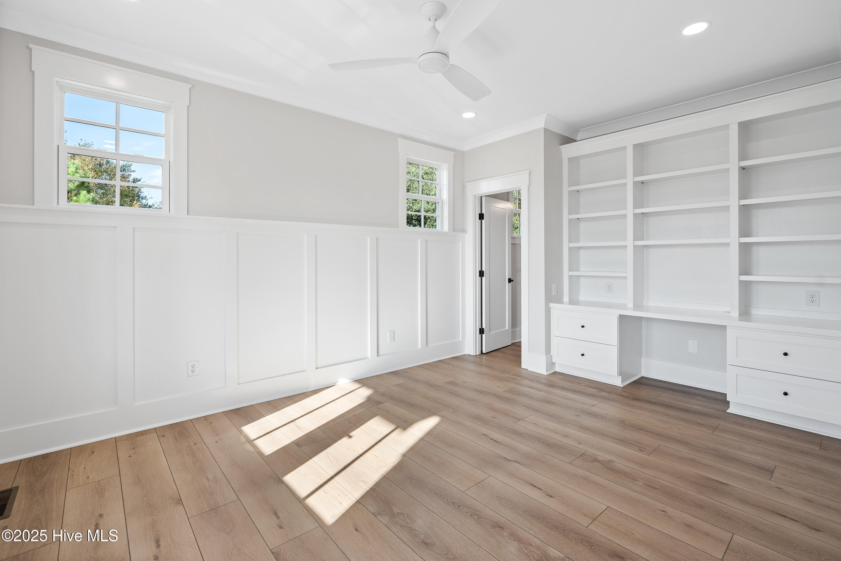 100525288 | Photo 25