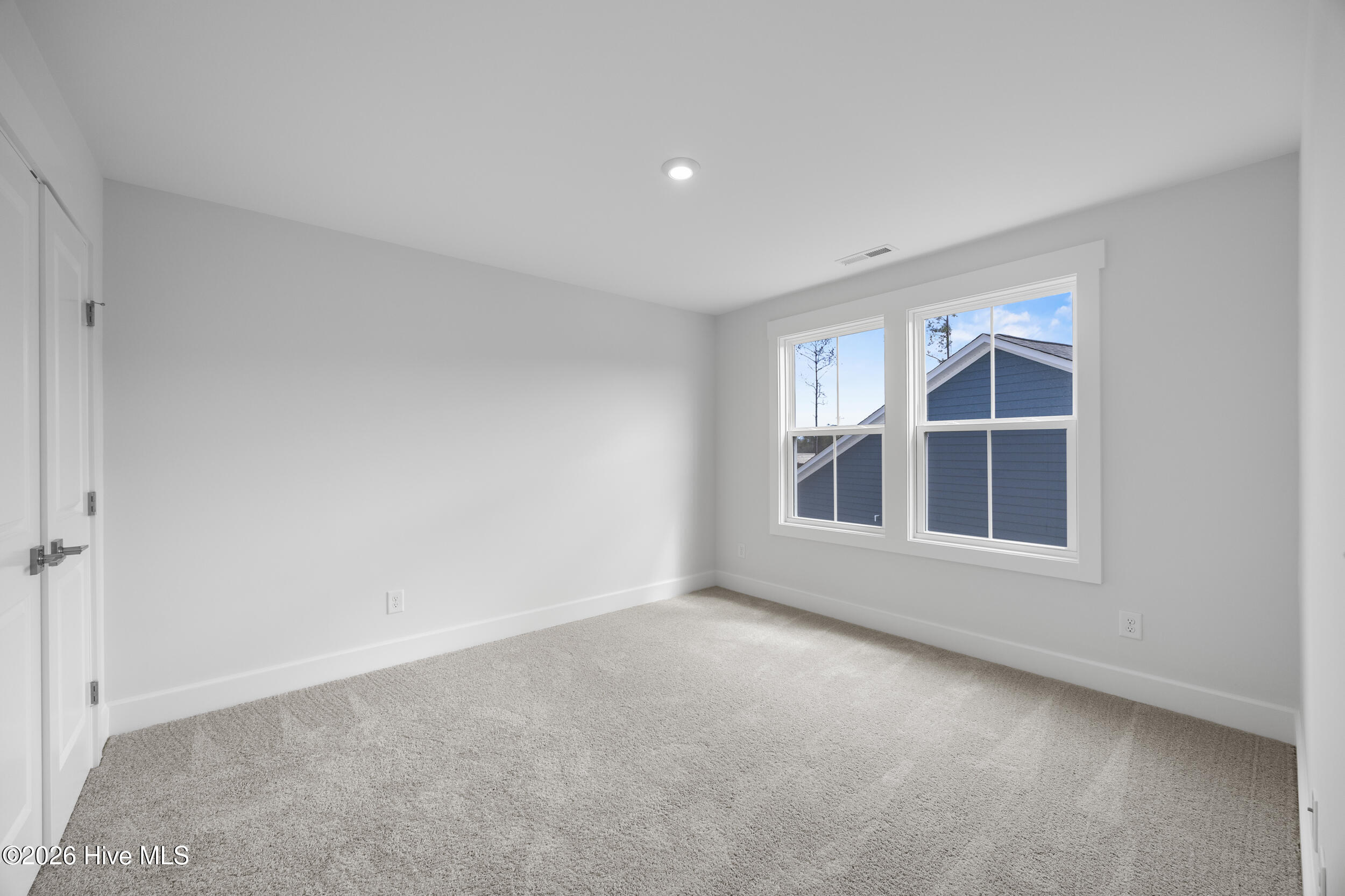 100523134 | Photo 38