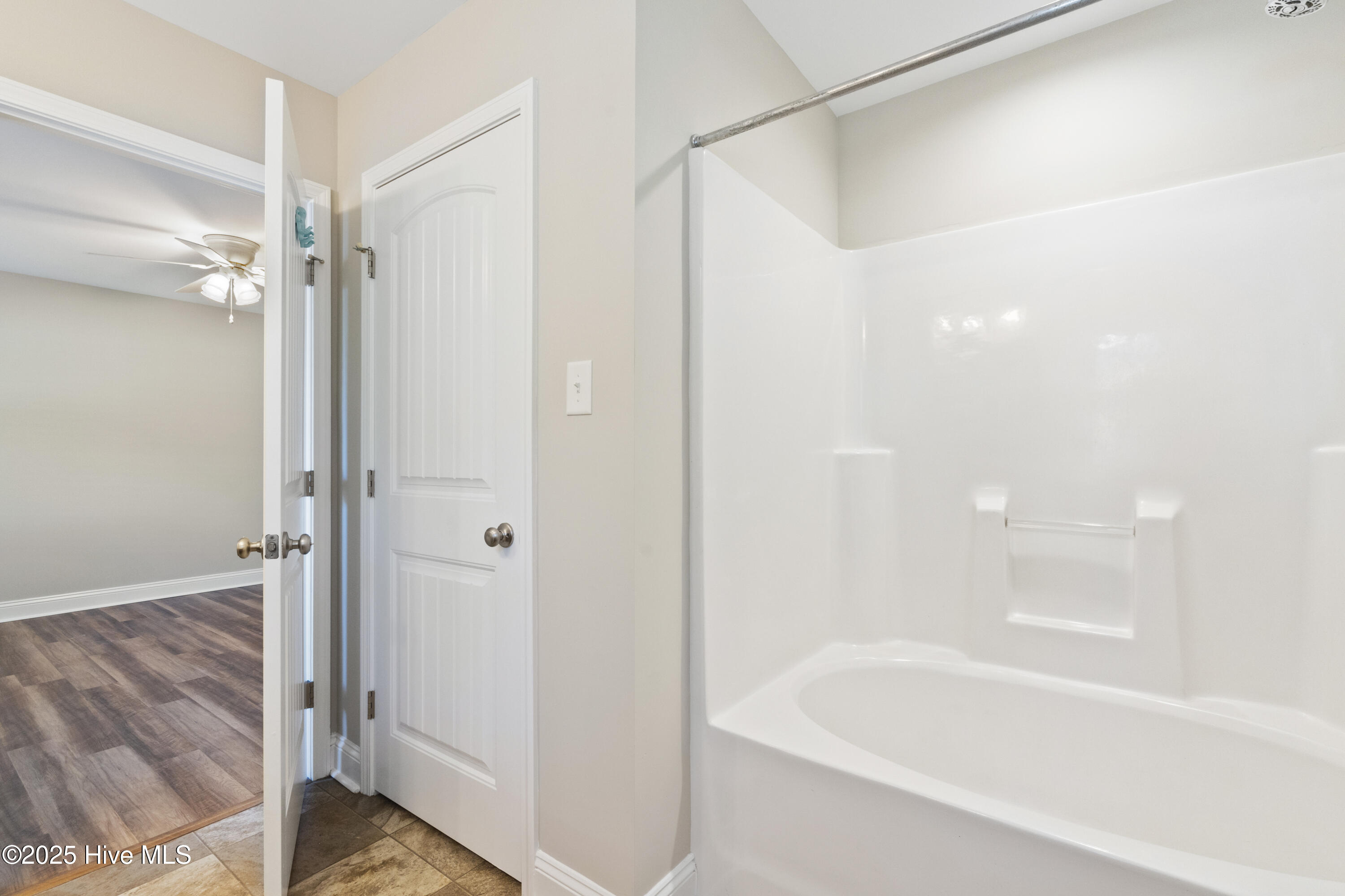 100523532 | Photo 32