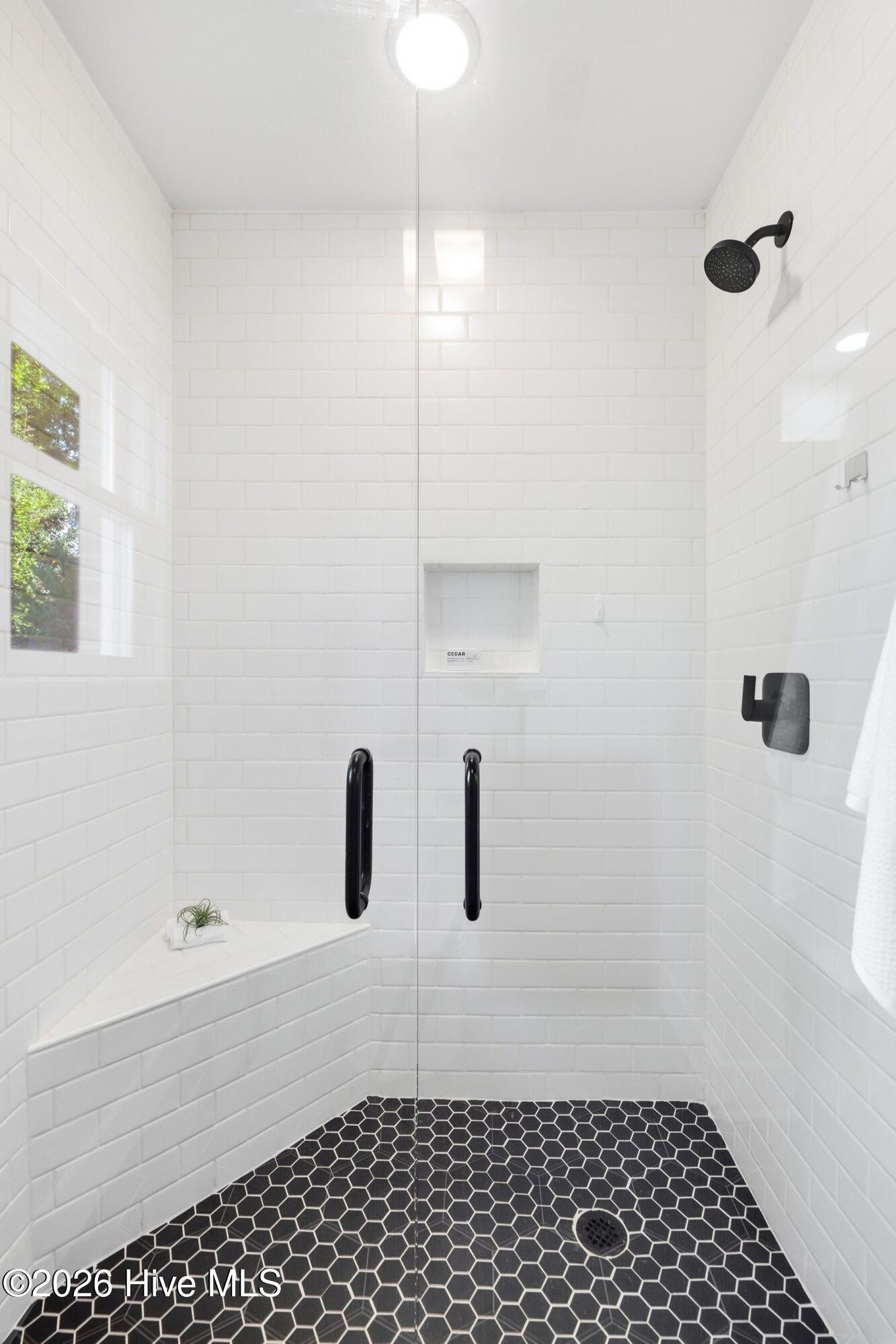 100566257 | Photo 25