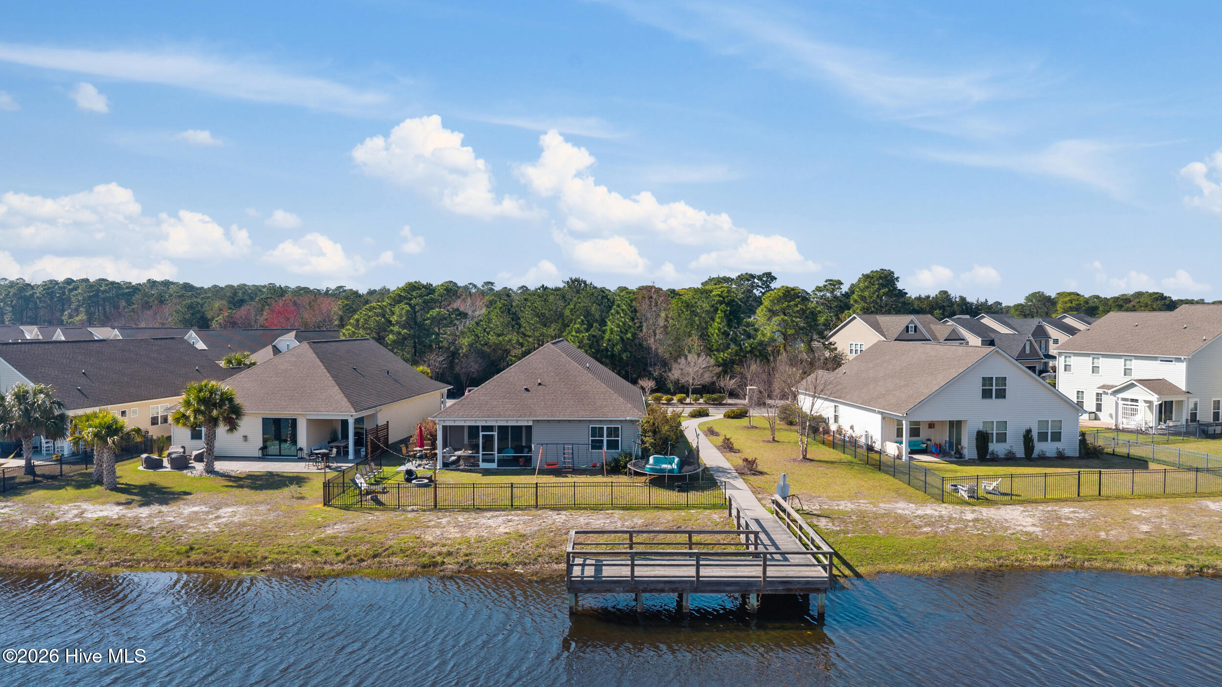 100557196 | Photo 43