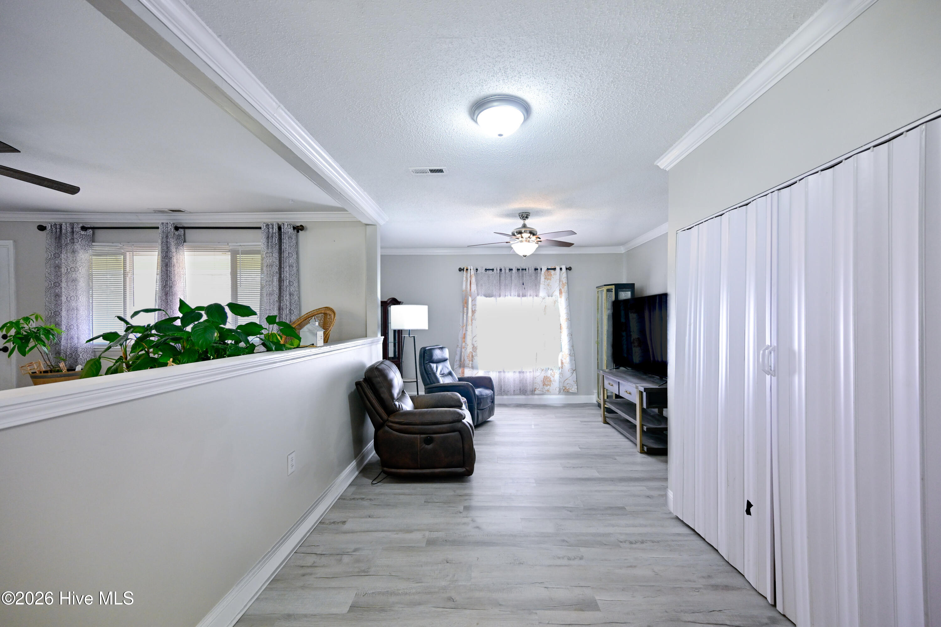 100564007 | Photo 13