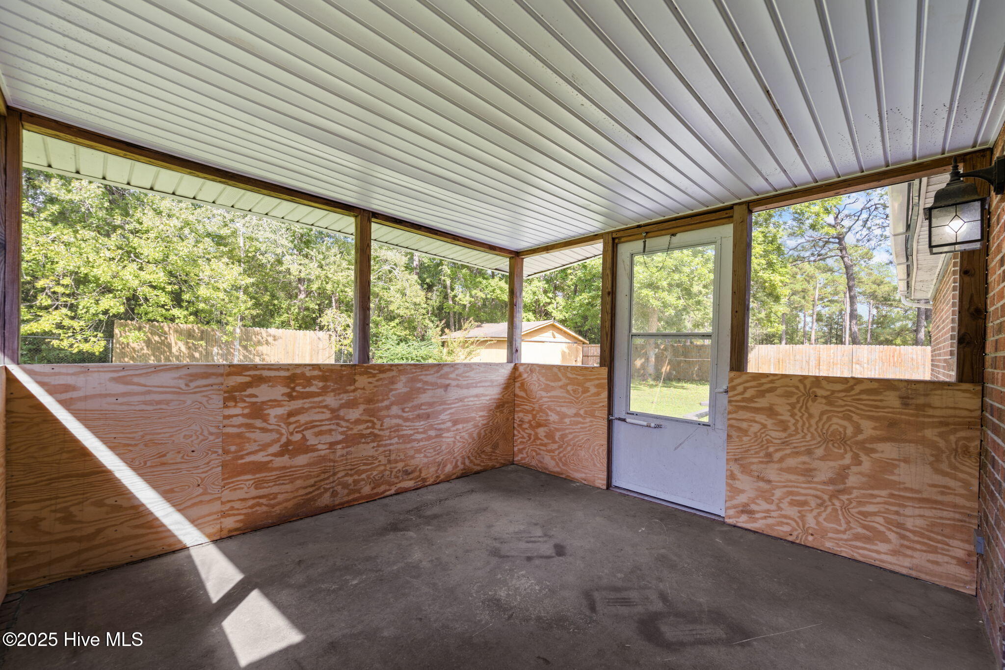 100534081 | Photo 32