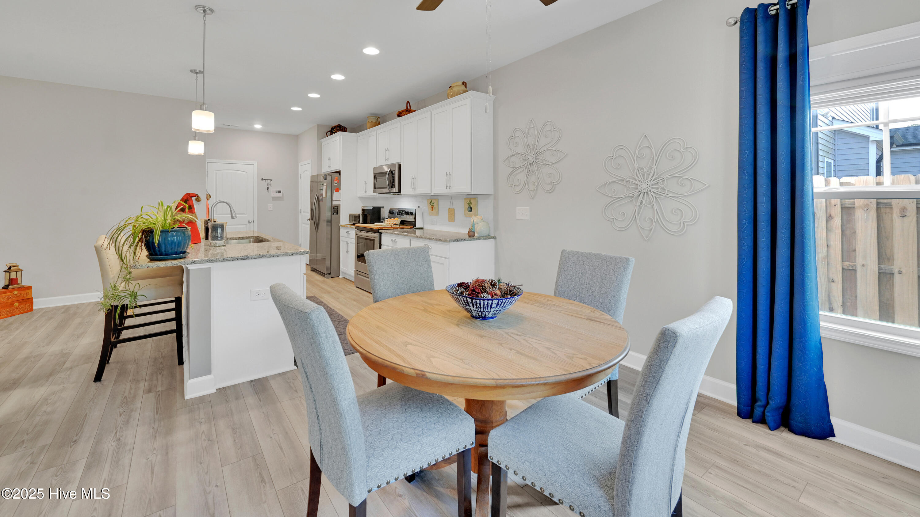 100542865 | Photo 29