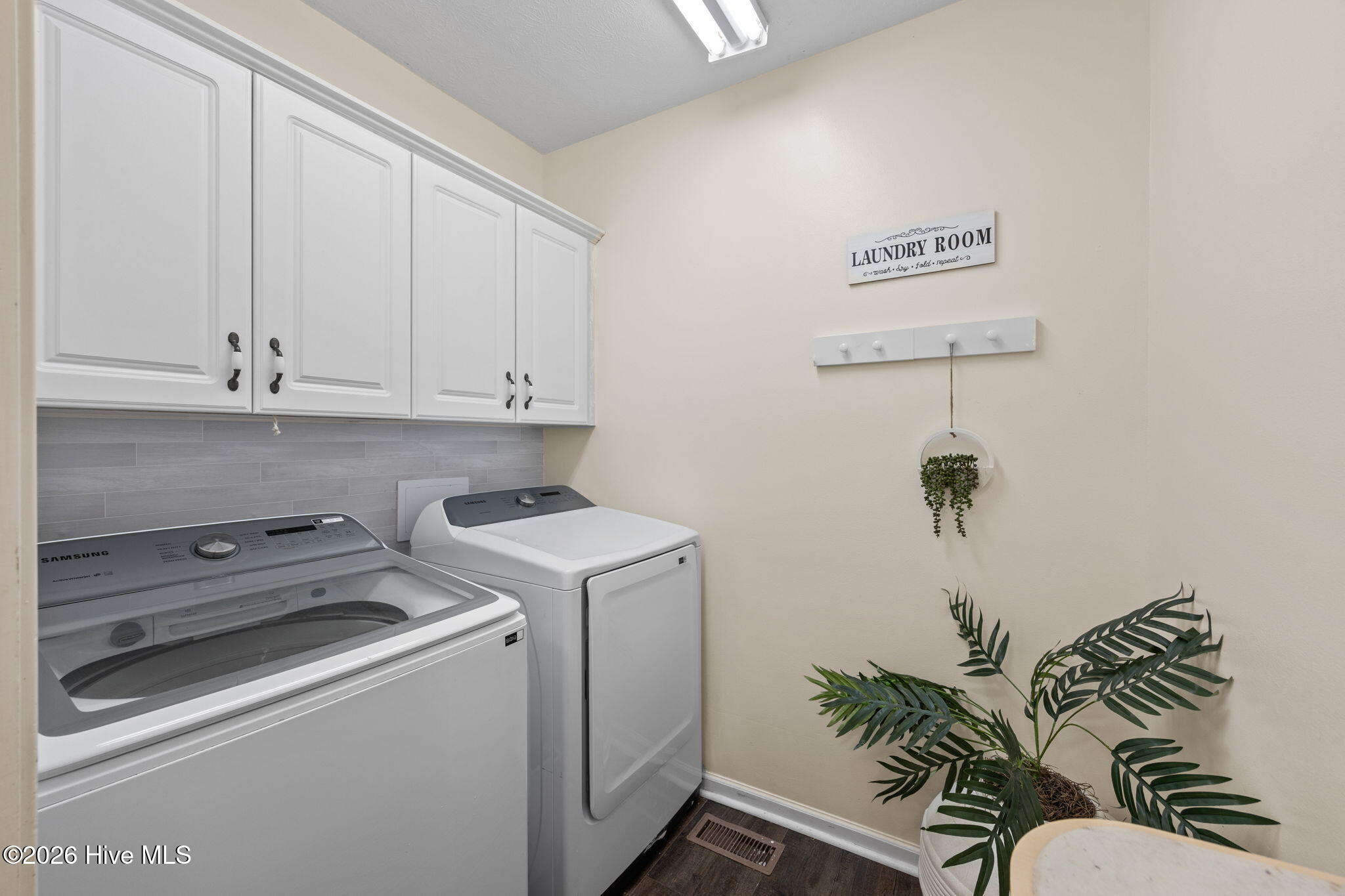 100558634 | Photo 30