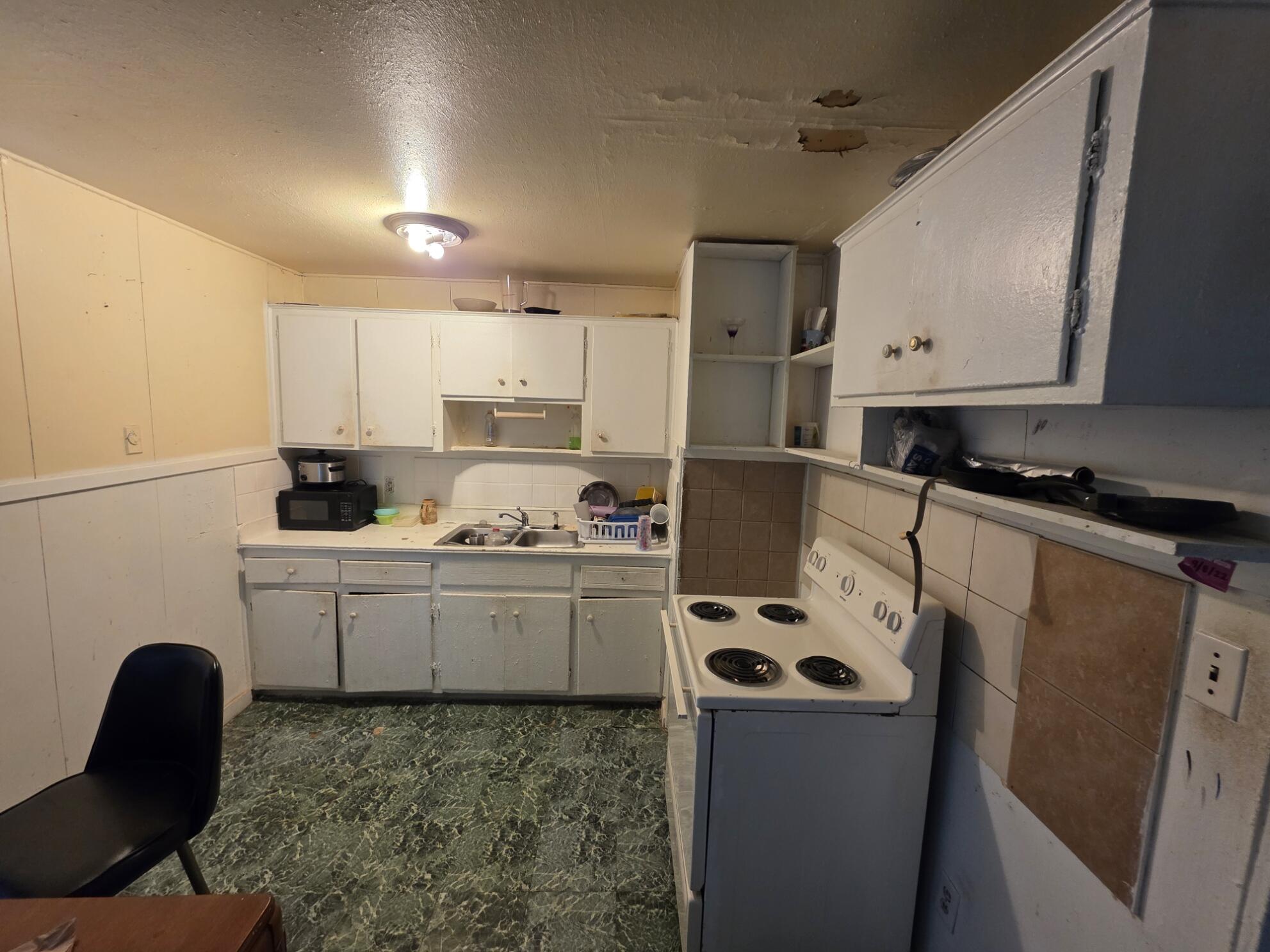 406 Espinosa Kitchen