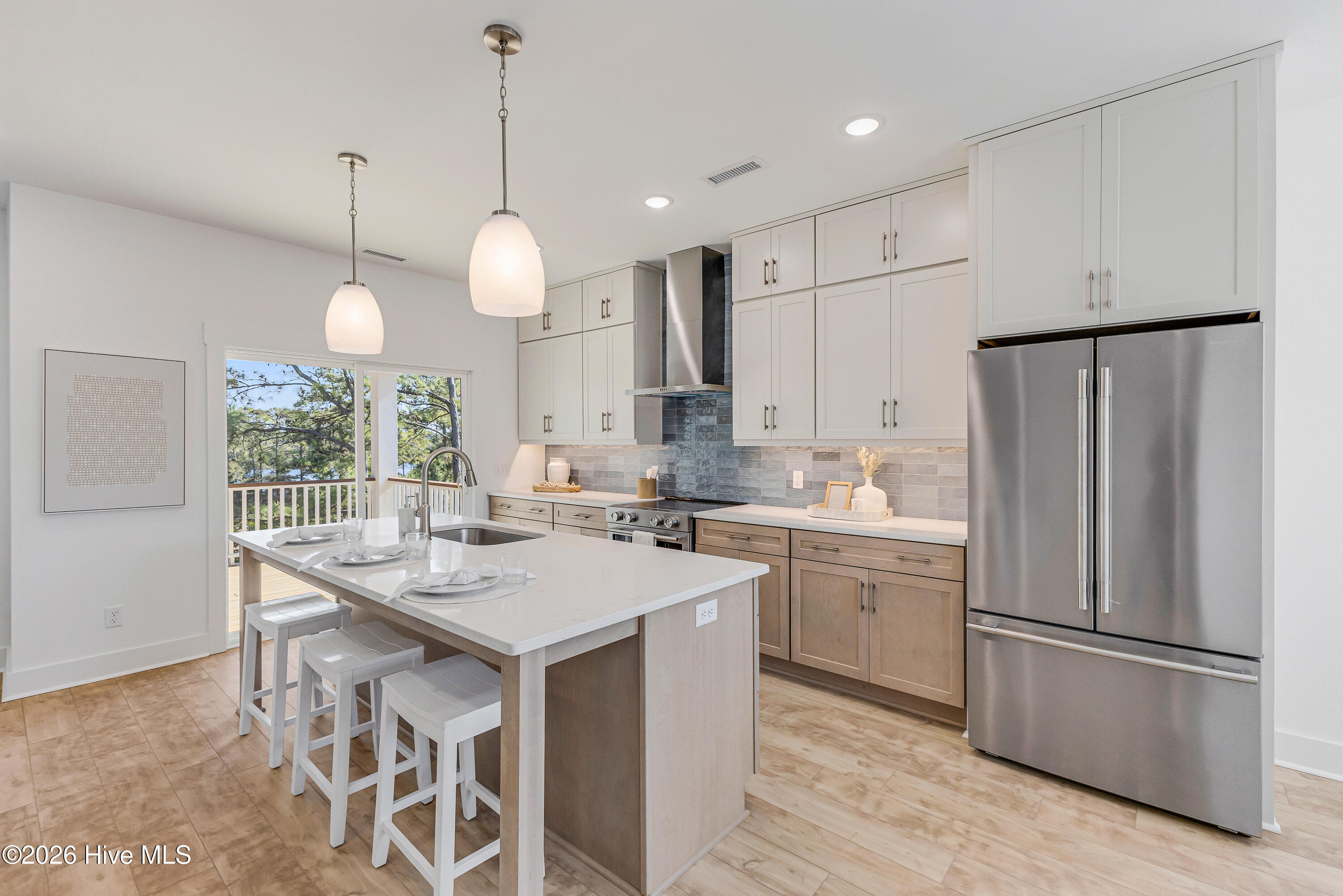 100534543 | Photo 18