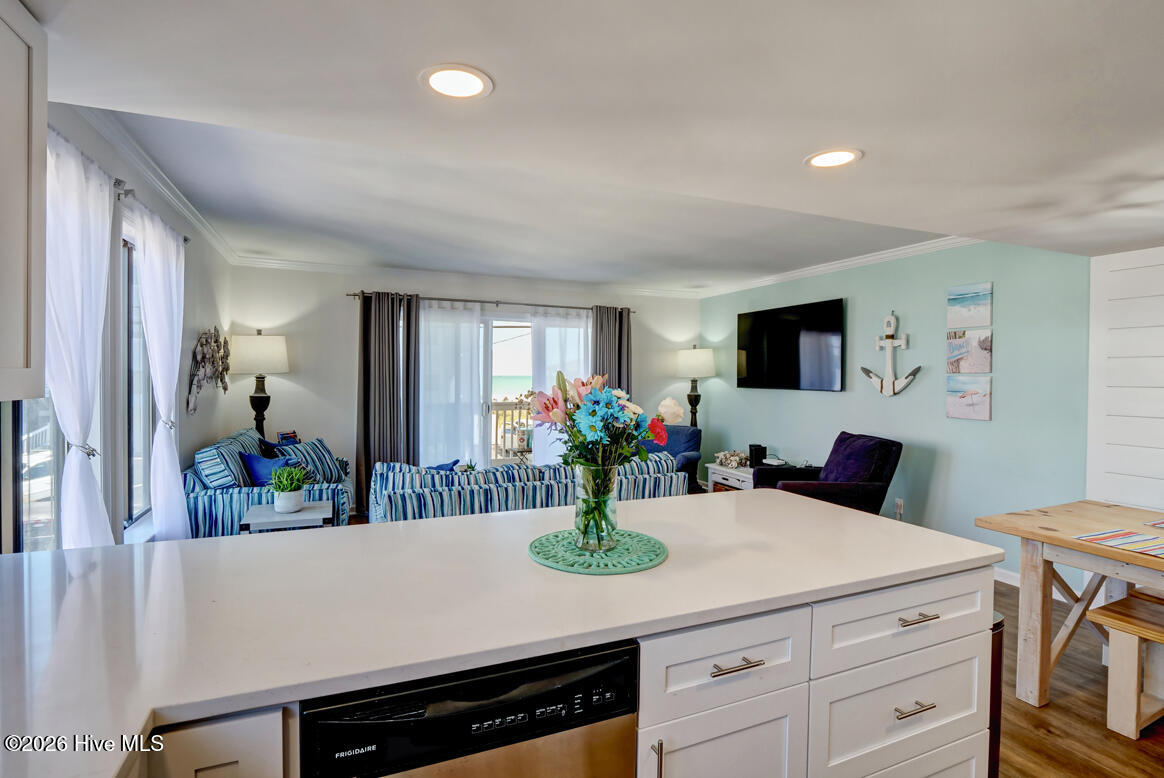 100550252 | Photo 18