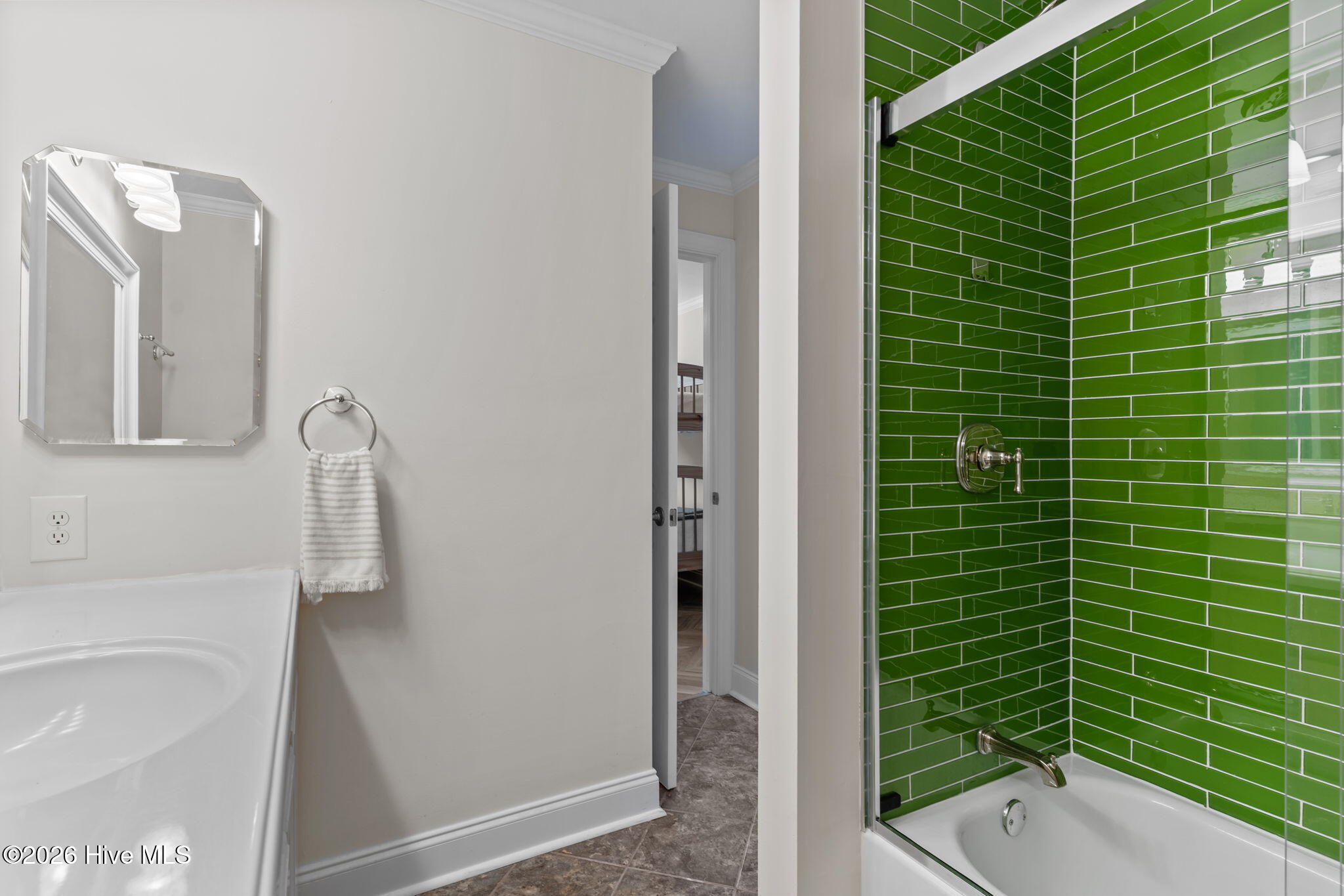 100558305 | Photo 36