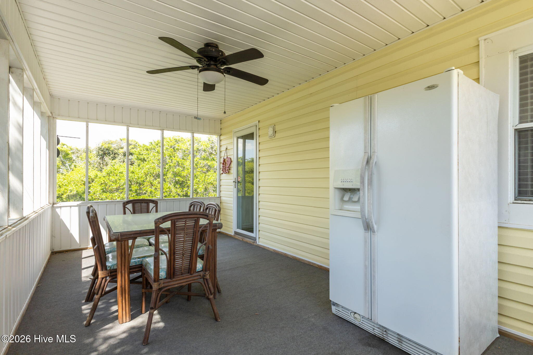 100568142 | Photo 33