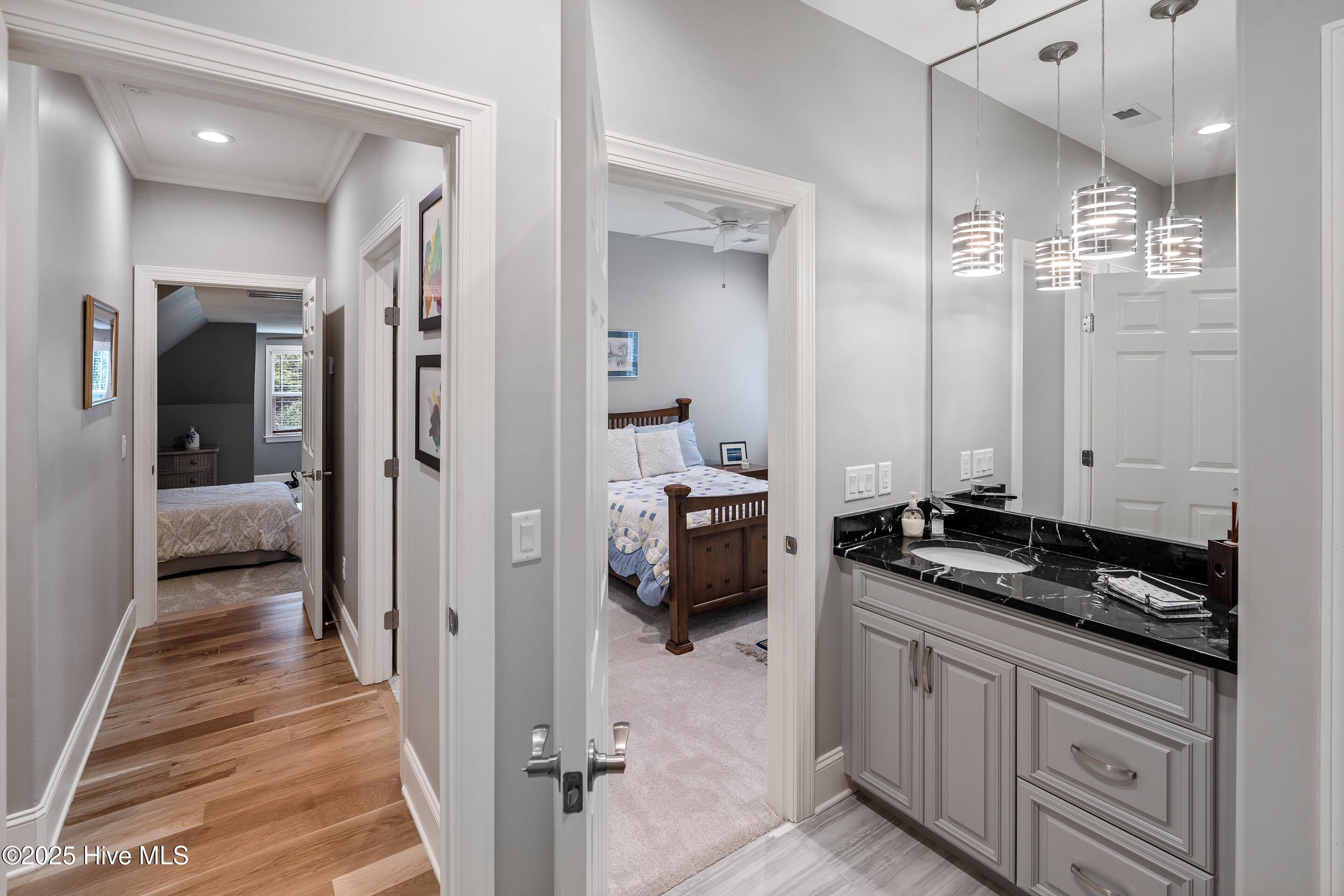 100549058 | Photo 44