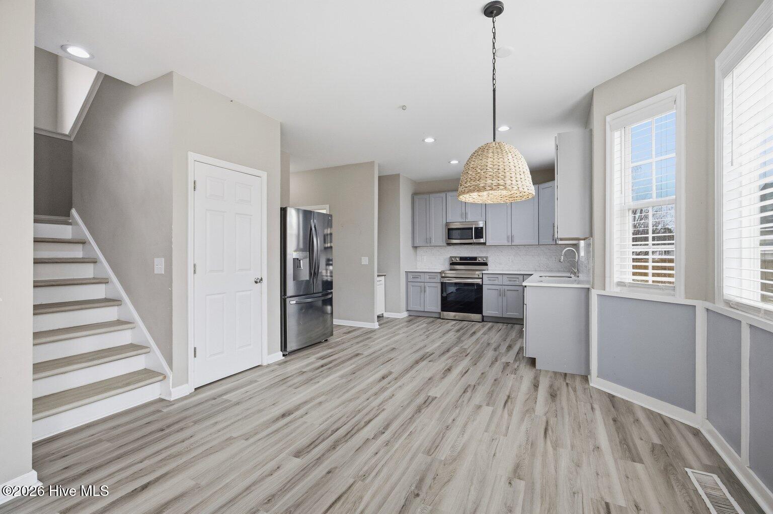 100558673 | Photo 10