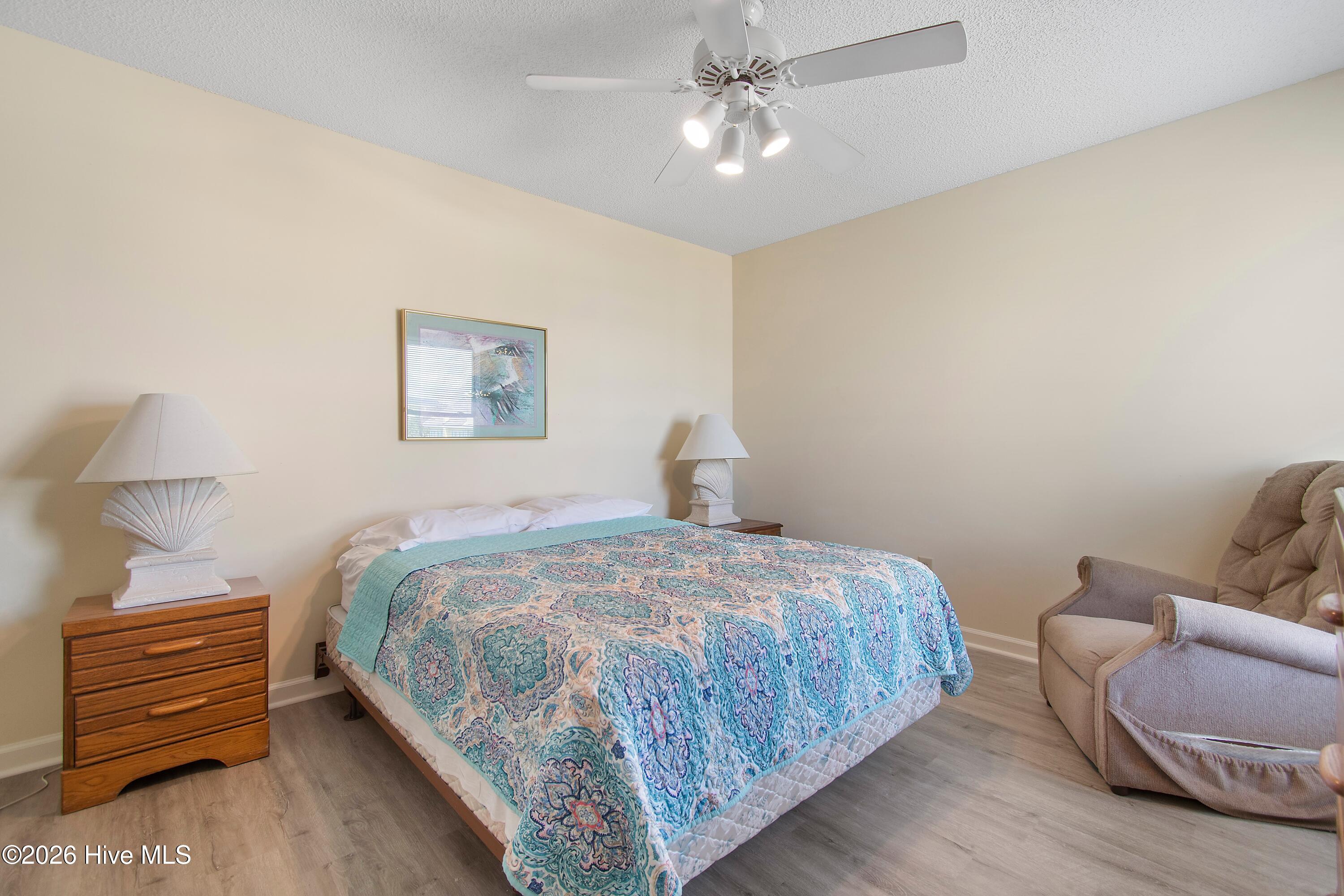 100558729 | Photo 35