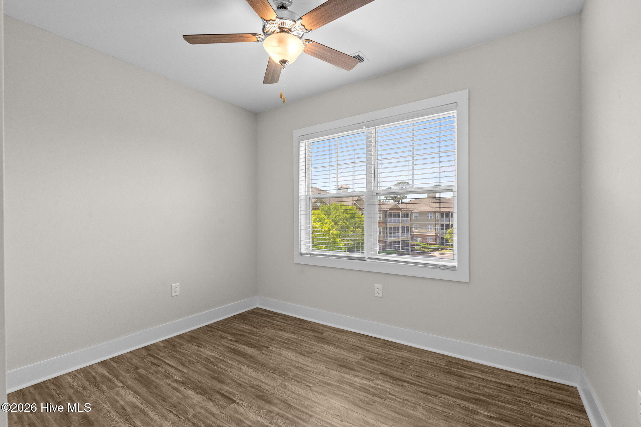 100566084 | Photo 34