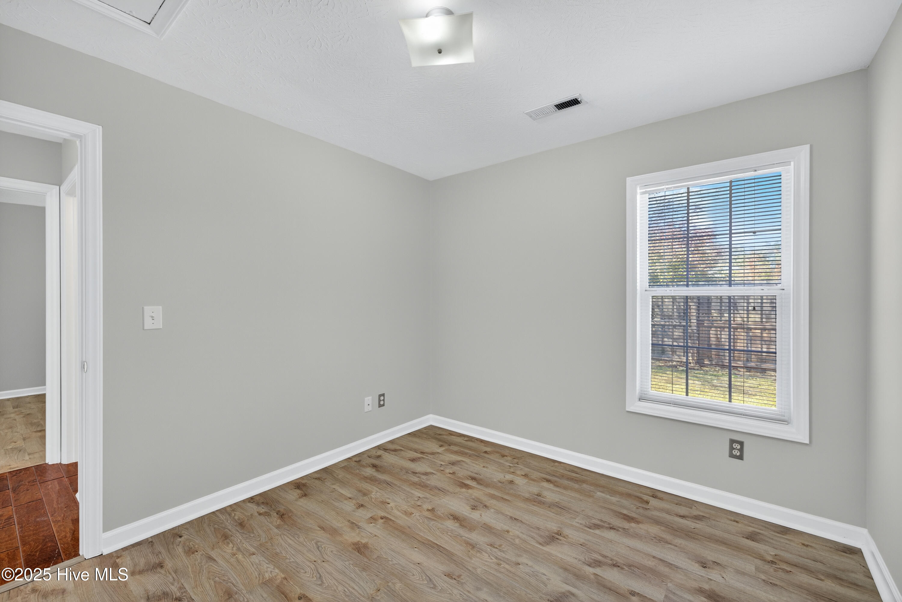 100541920 | Photo 27