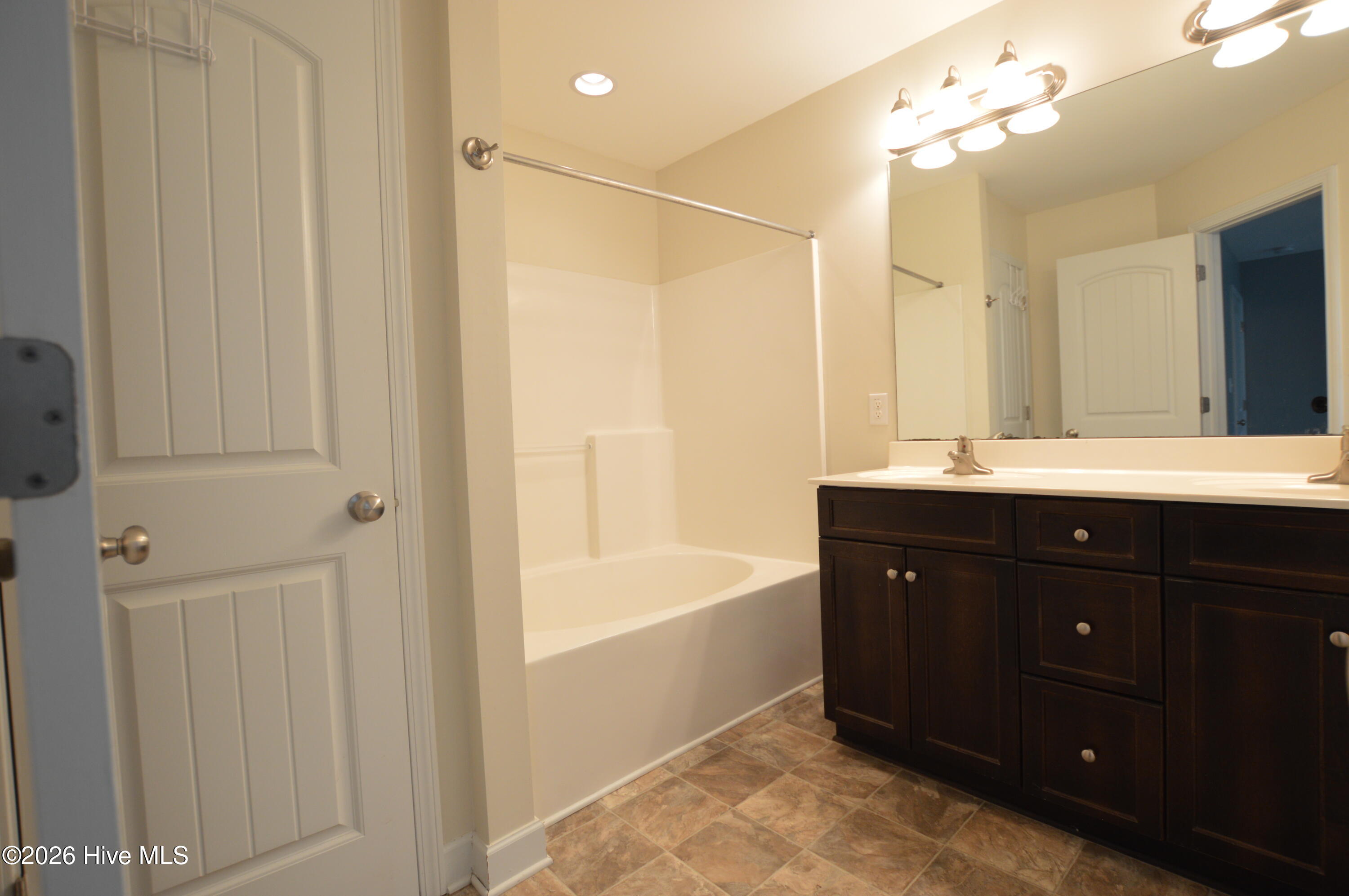 100559165 | Photo 15