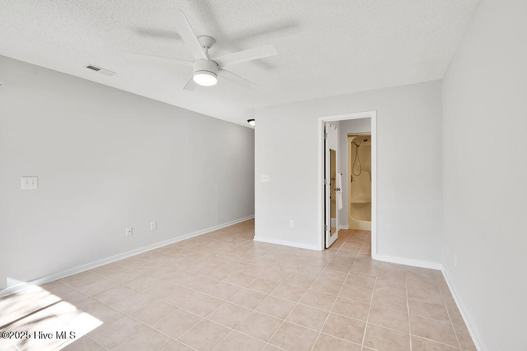 100540230 | Photo 19