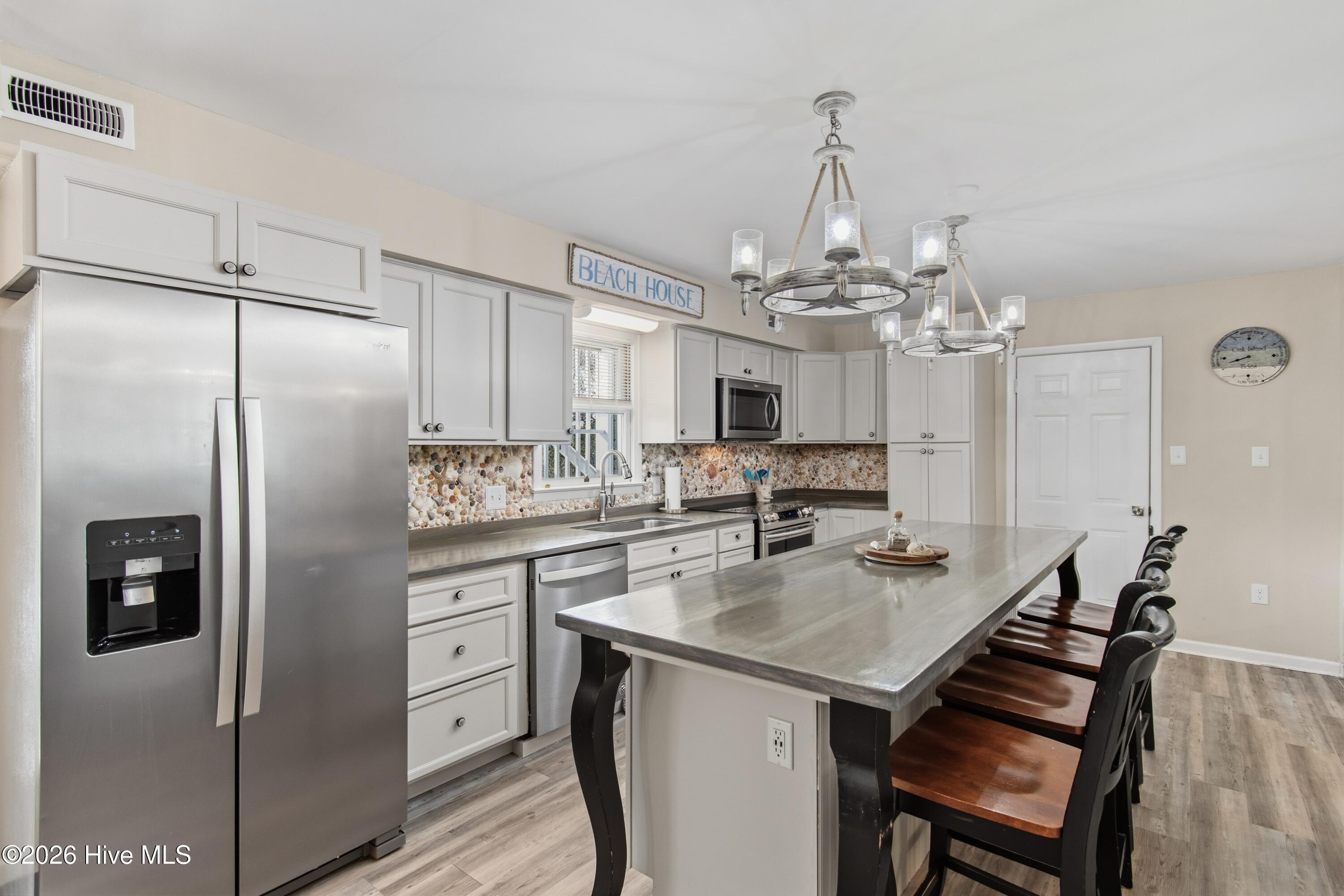 100549205 | Photo 17