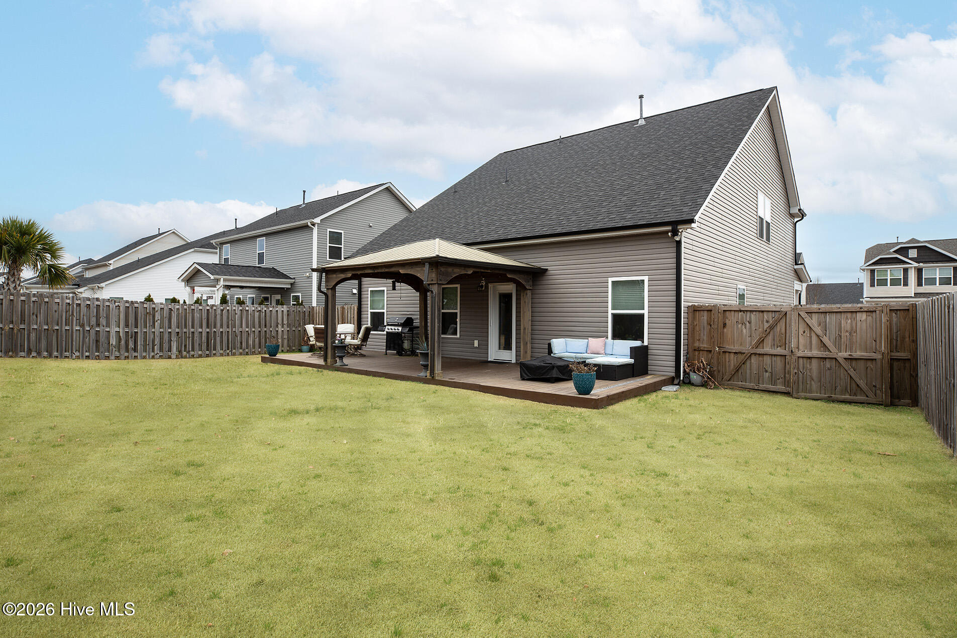 100549567 | Photo 43