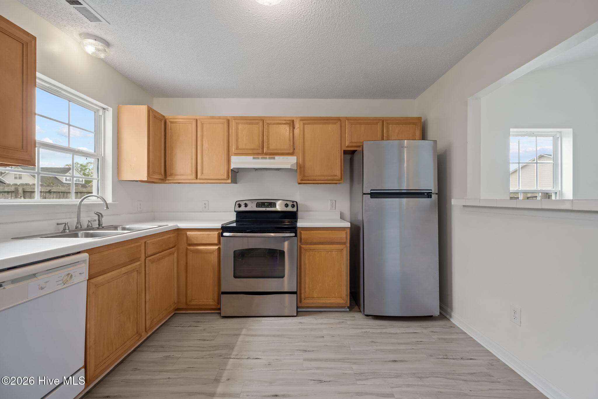 100562645 | Photo 10