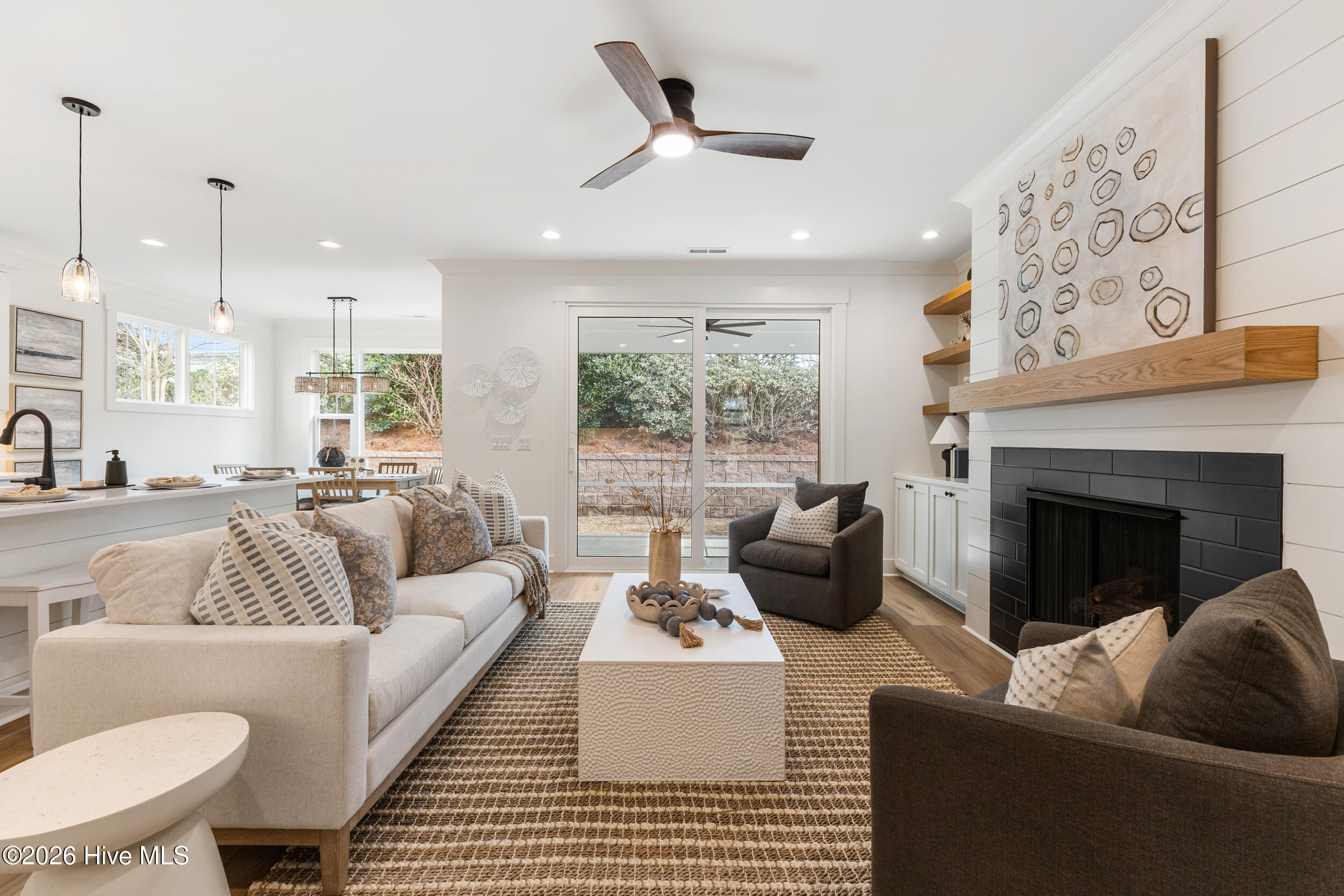 100561477 | Photo 10