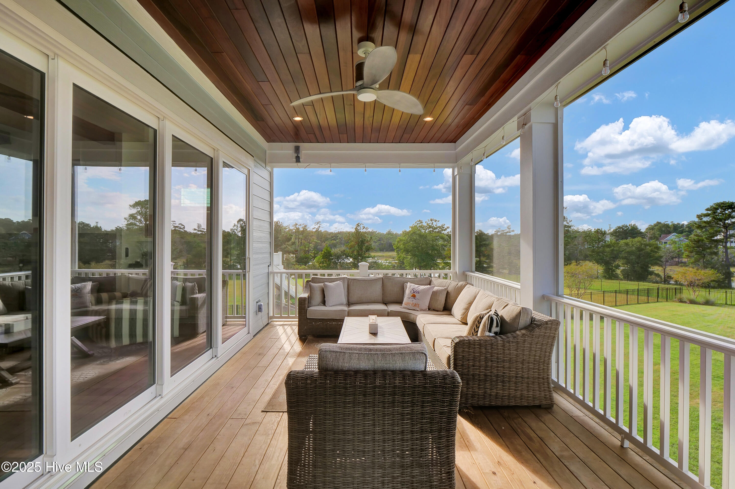 100534317 | Photo 26