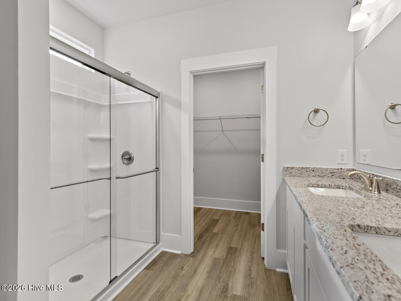 100535810 | Photo 22