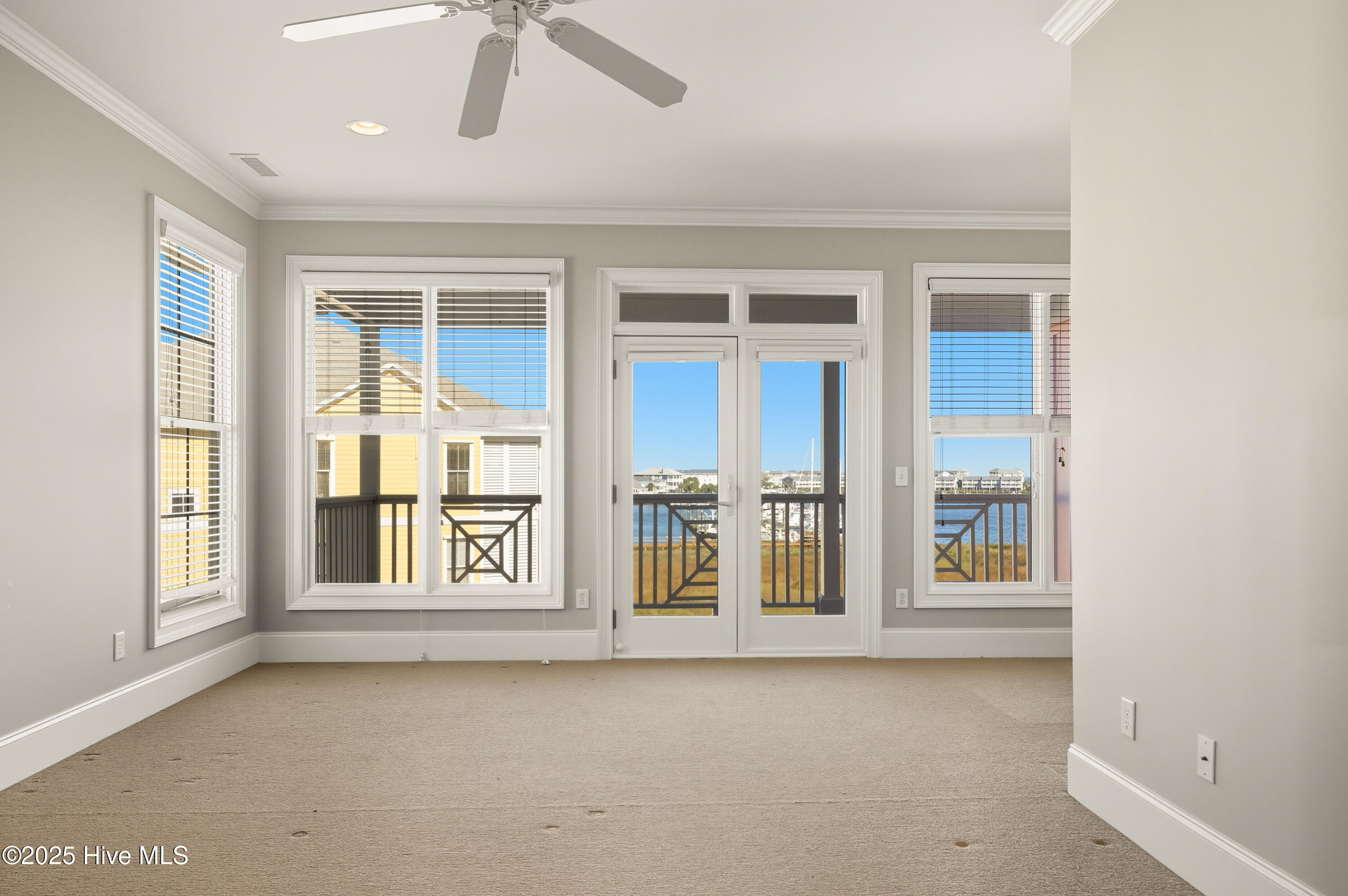 100527237 | Photo 25