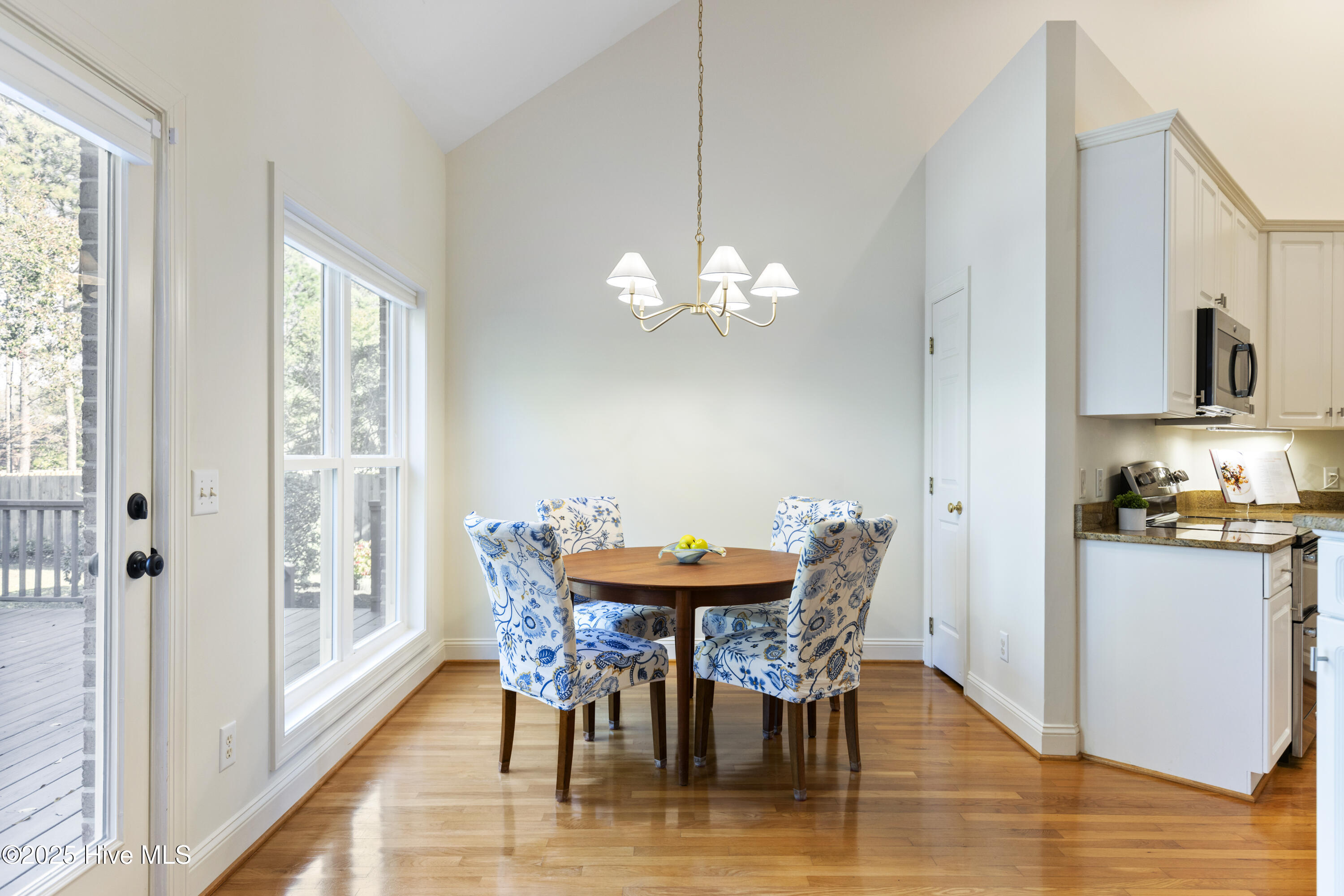 100539771 | Photo 36