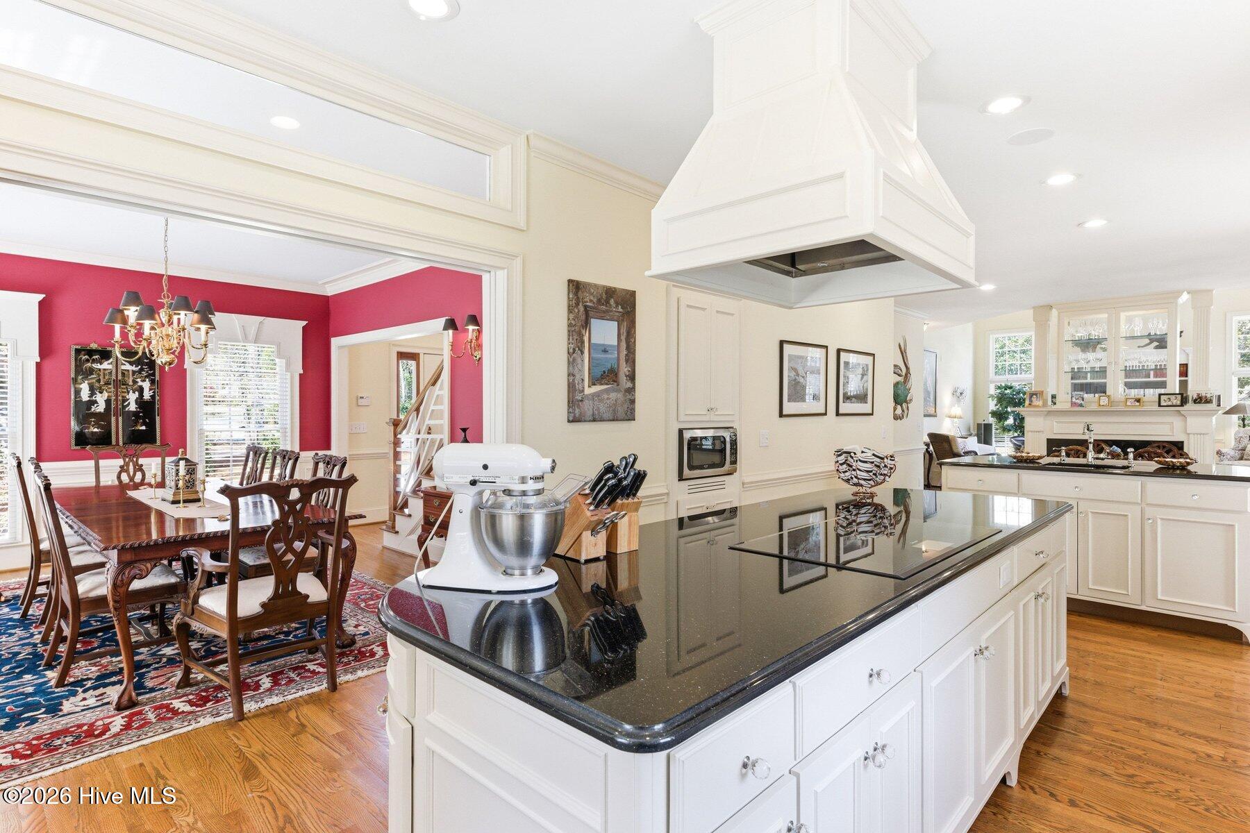 100562414 | Photo 25