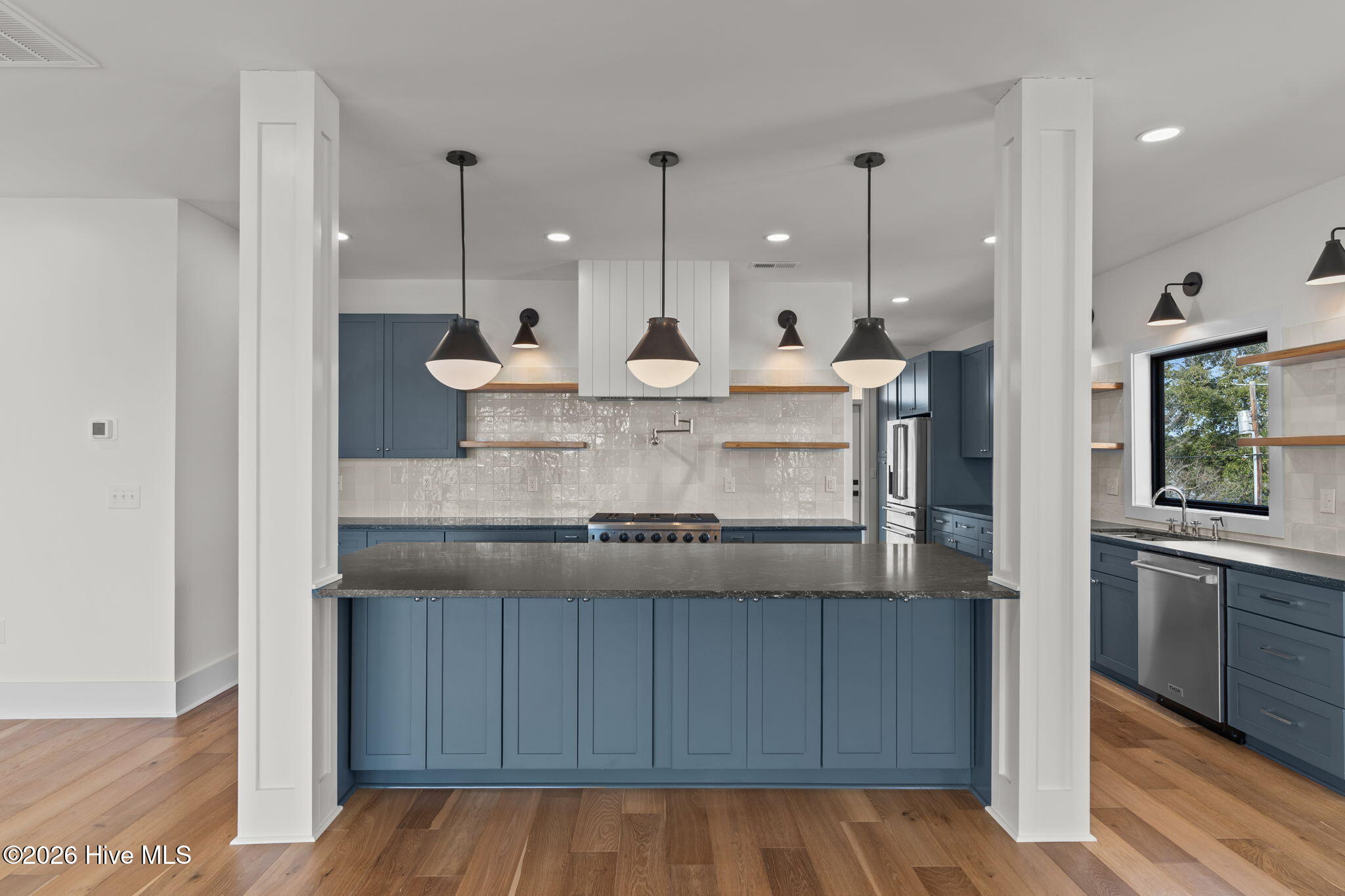 100553287 | Photo 15