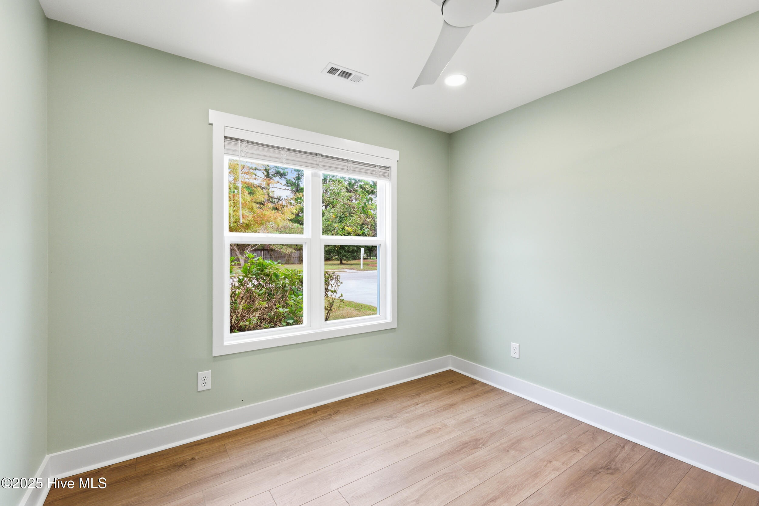 100536680 | Photo 16