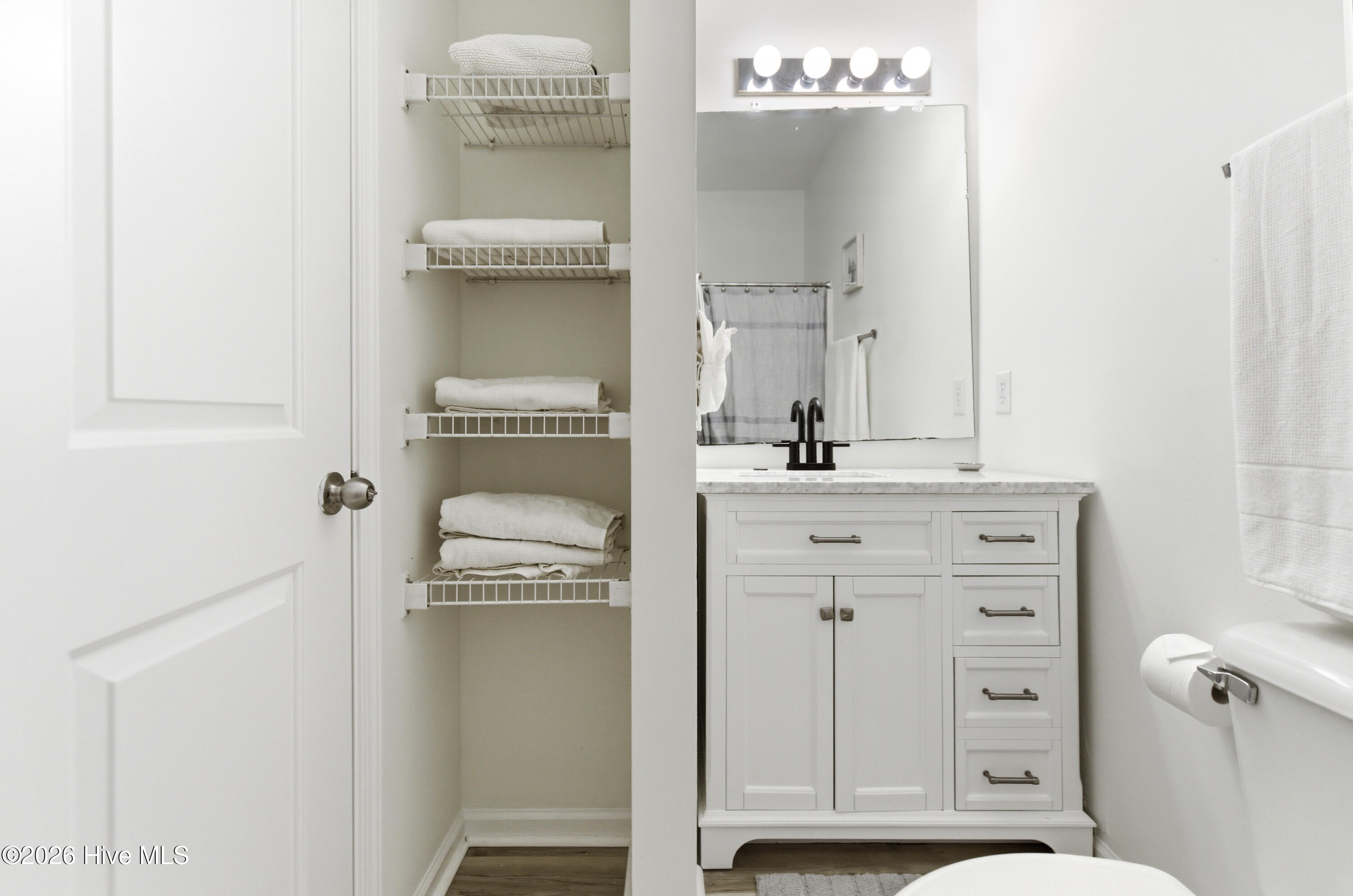 100564491 | Photo 25