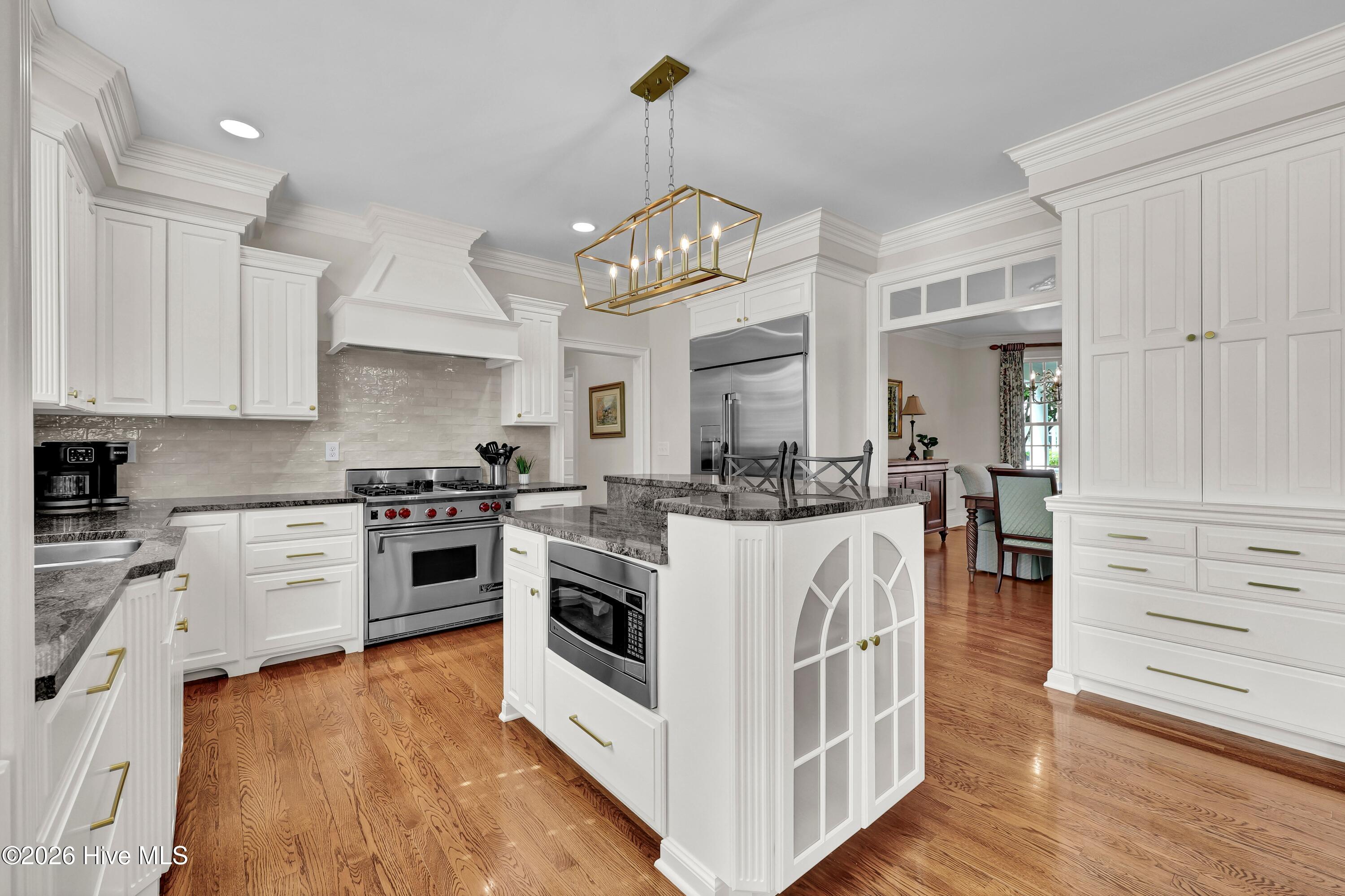 100569370 | Photo 23