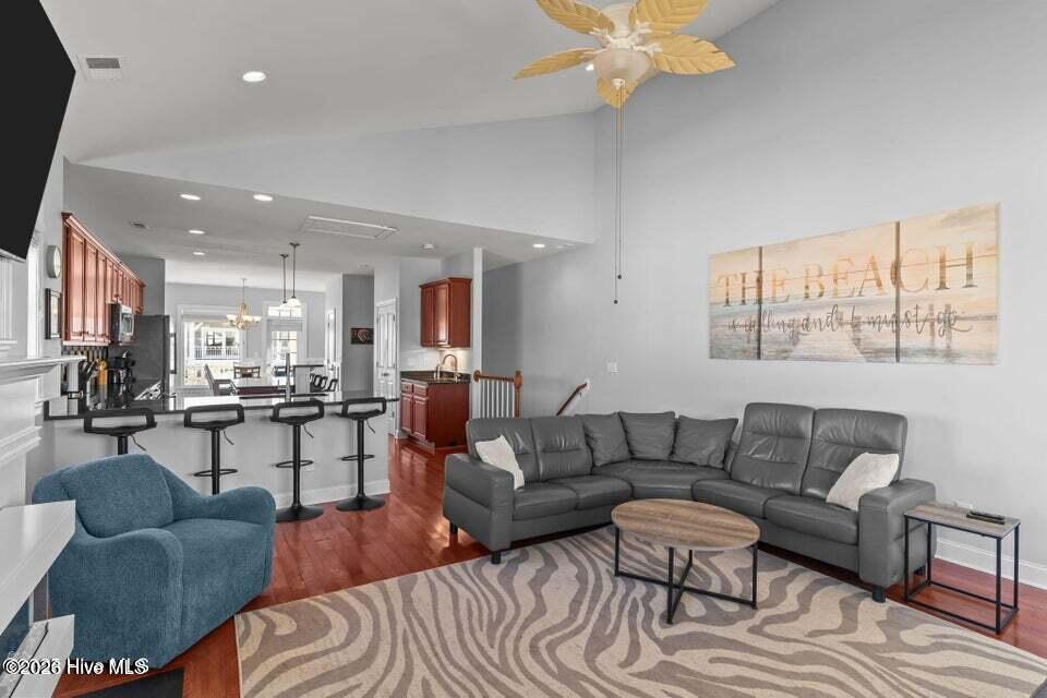 100570467 | Photo 13