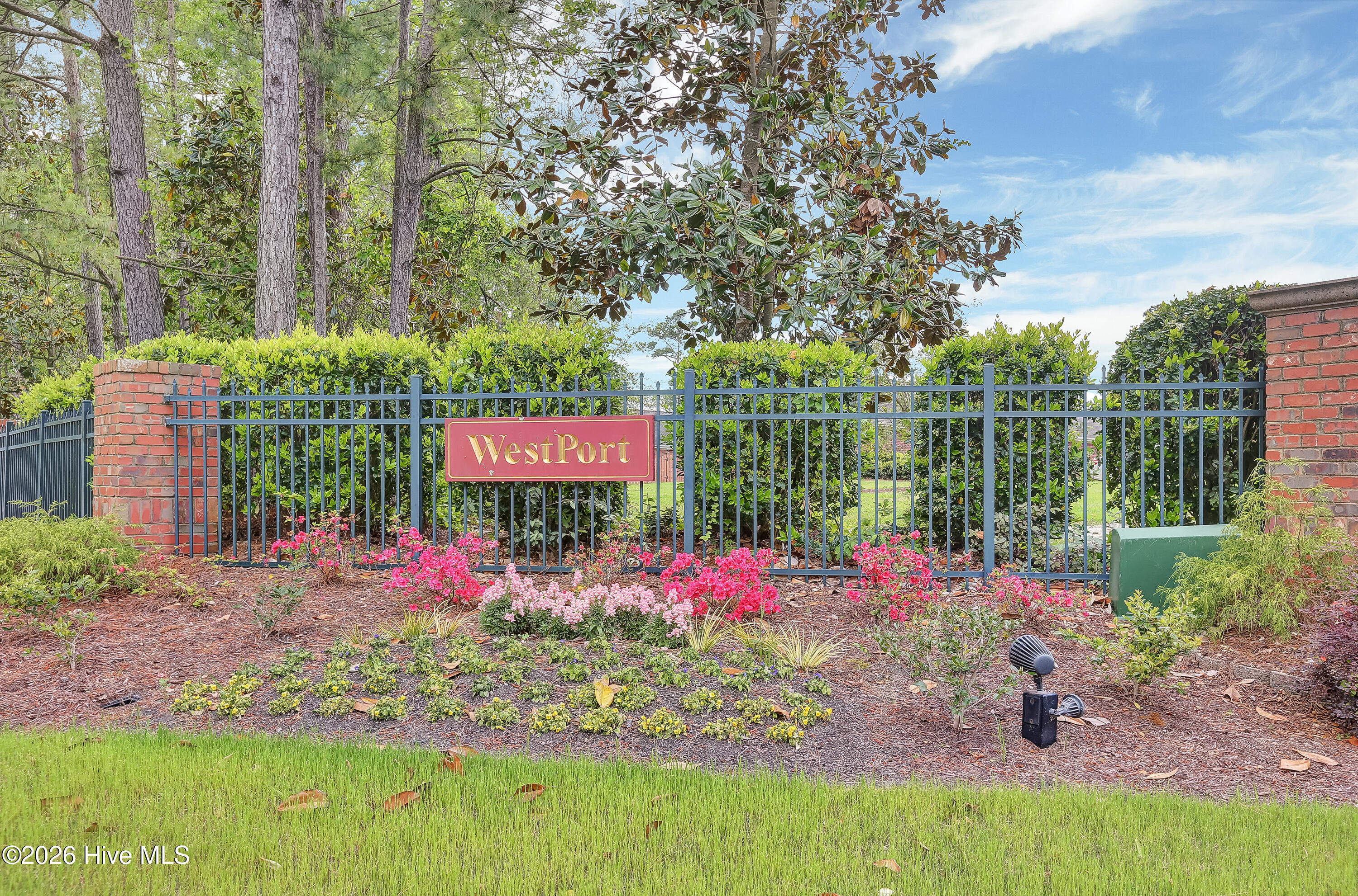 100561056 | Photo 31