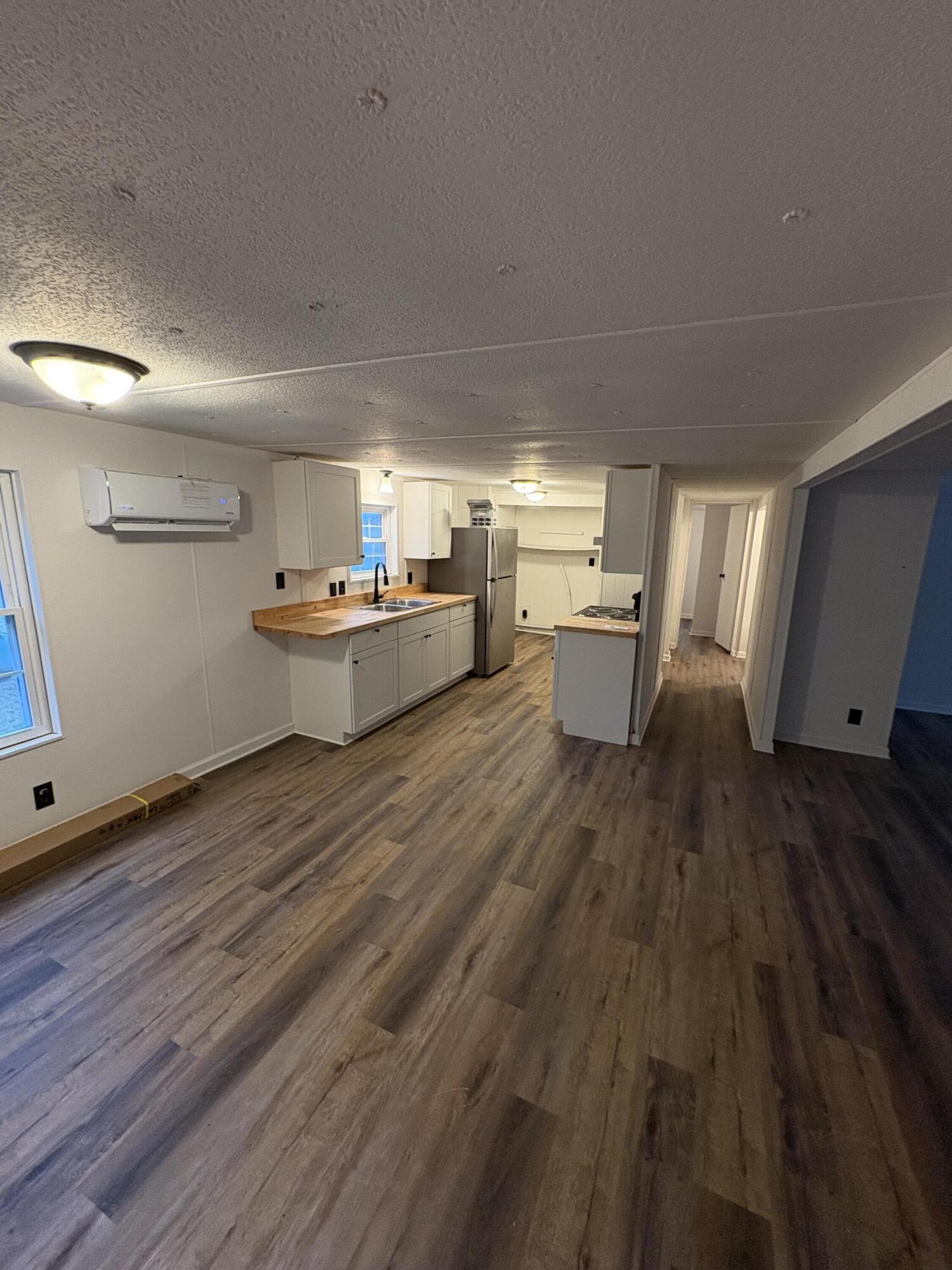 Kitchen/ Dining Room