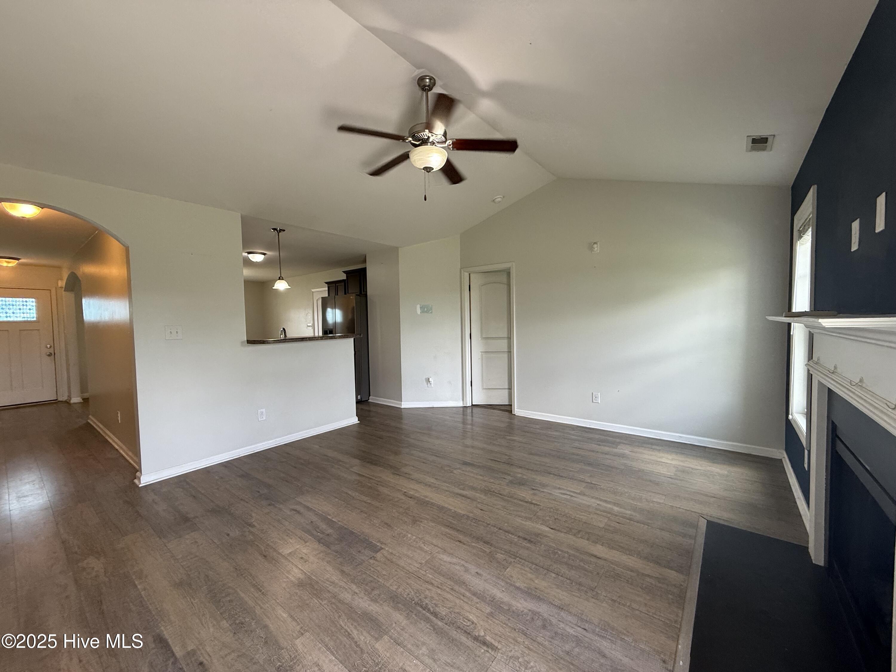 100566630 | Photo 17